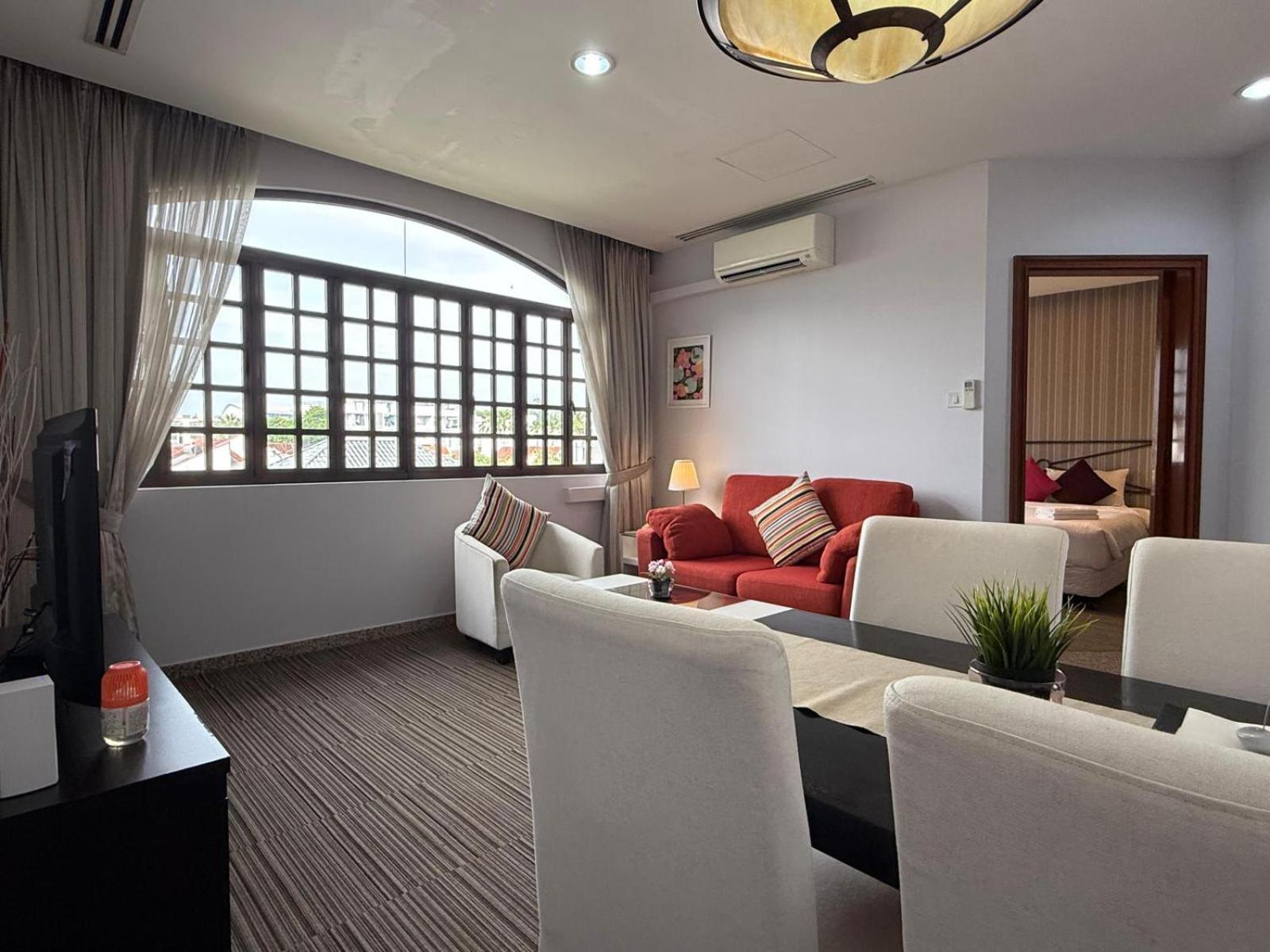 Deluxe One-Bedroom Apartment