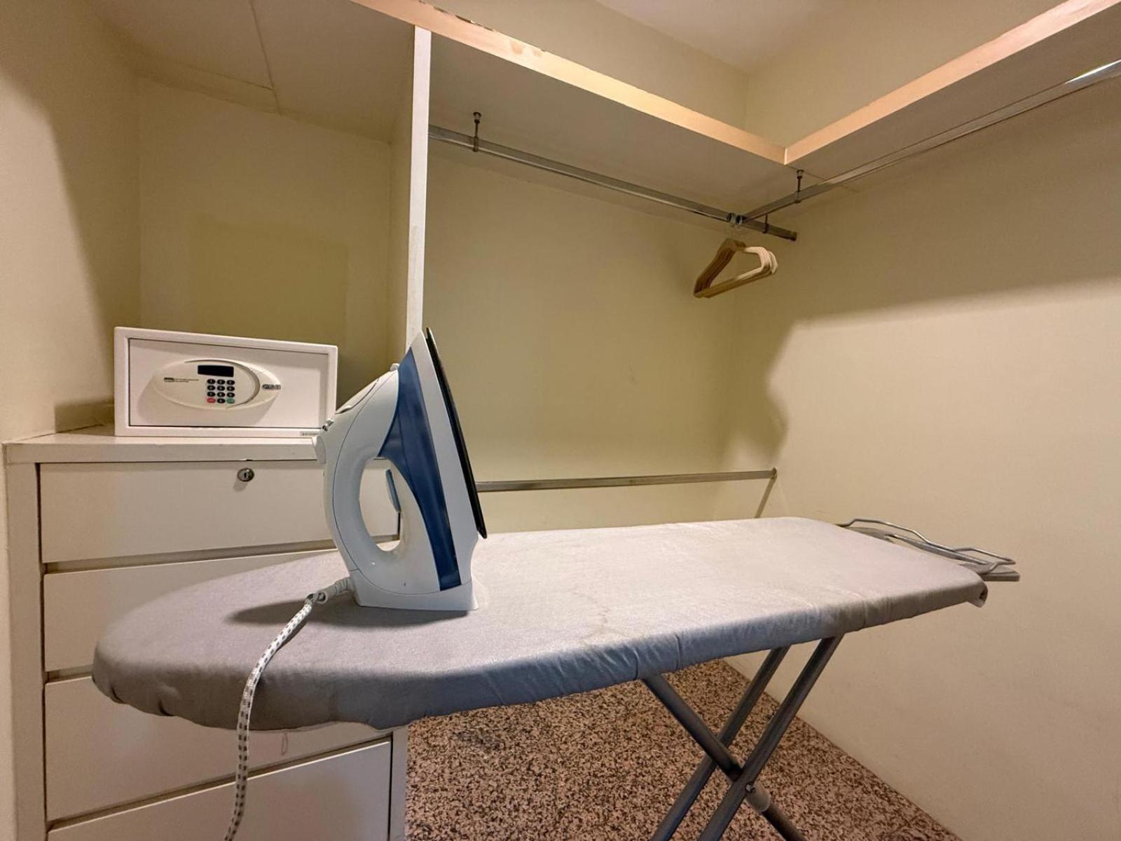Deluxe One-Bedroom Apartment