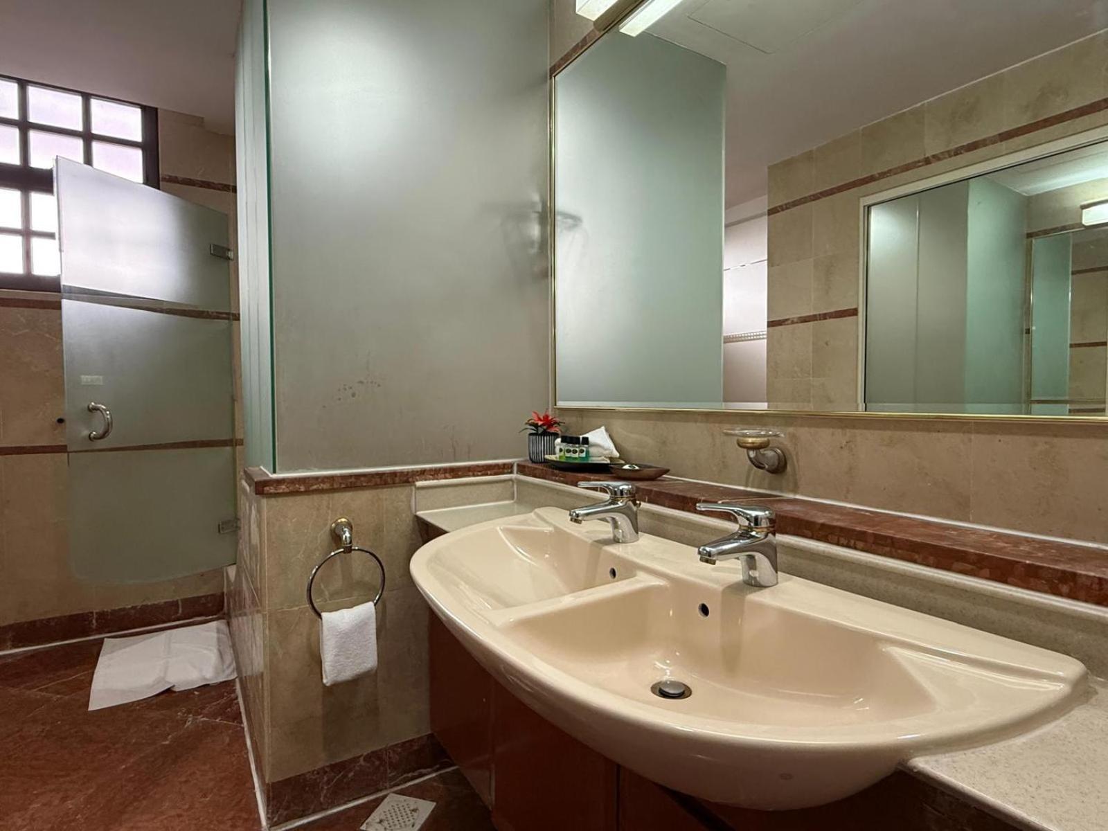 Premier One-Bedroom Apartment