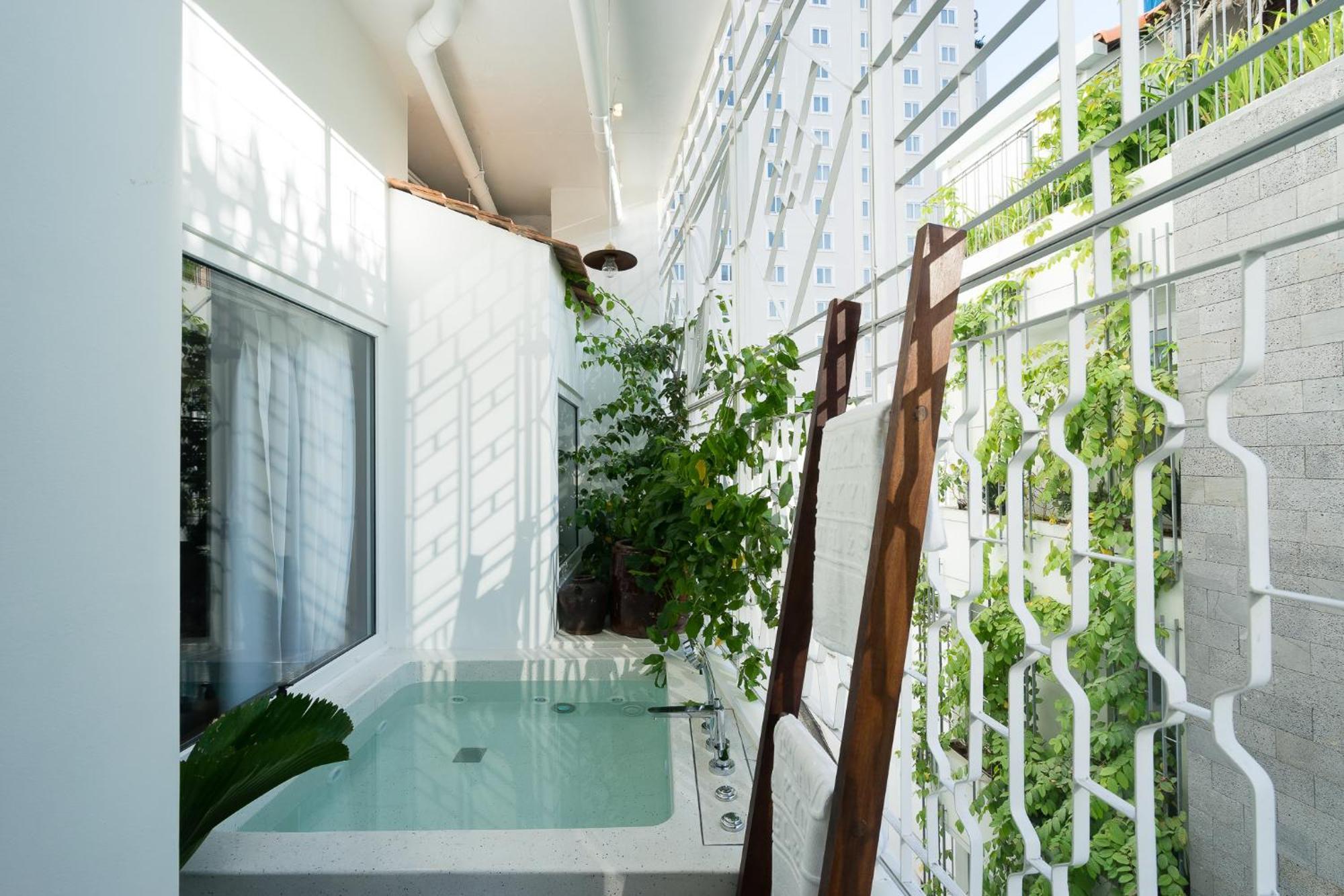 Dong Khoi Balcony Twin Room