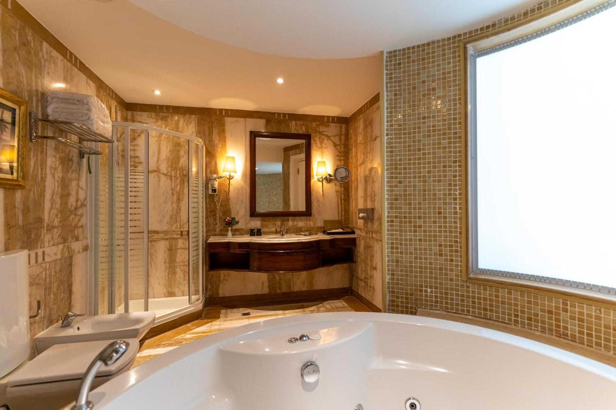 Royal Suite,1687459558:JPEG