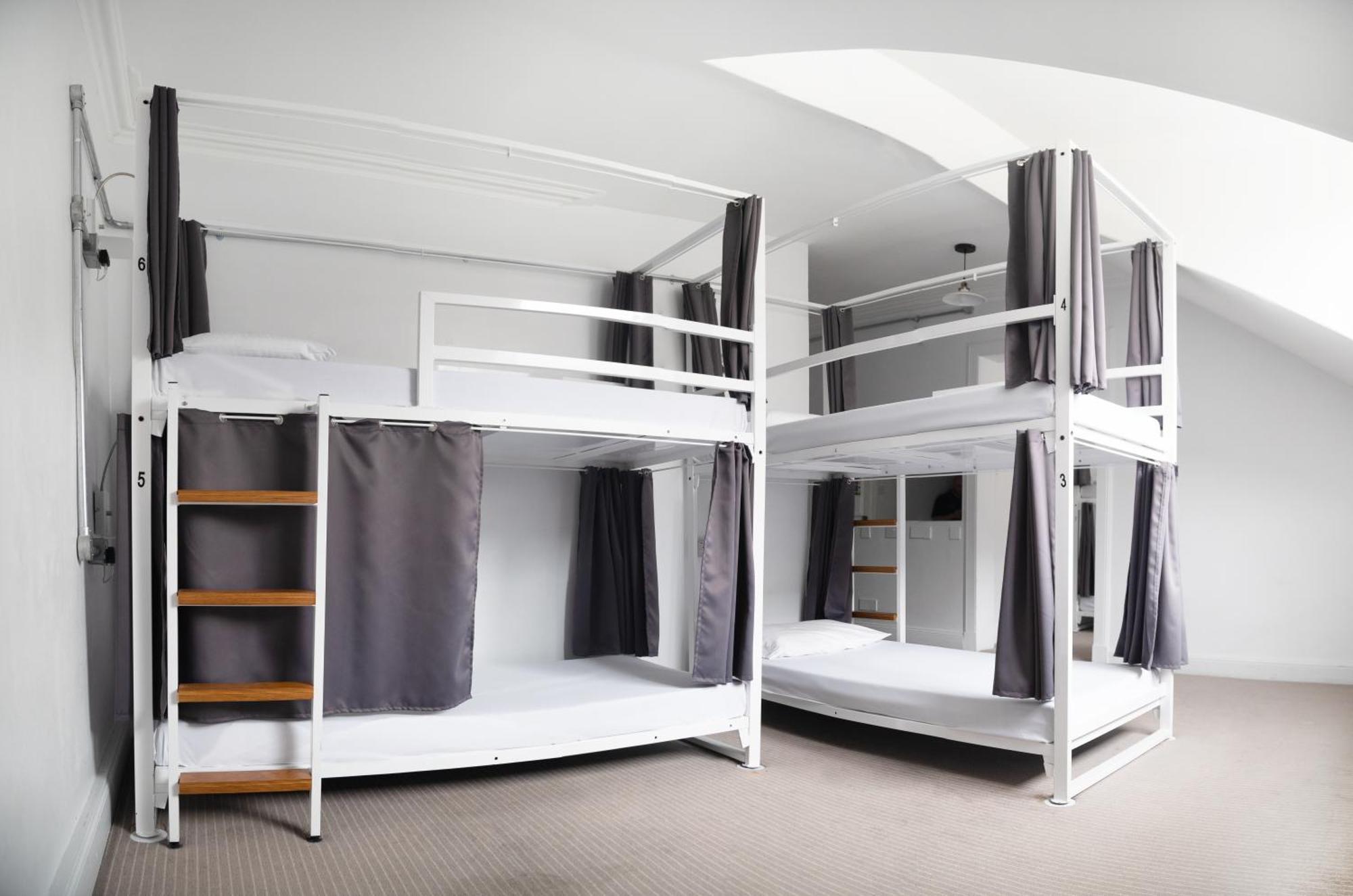 Bed 6-Bed Male Dorm Ensuite