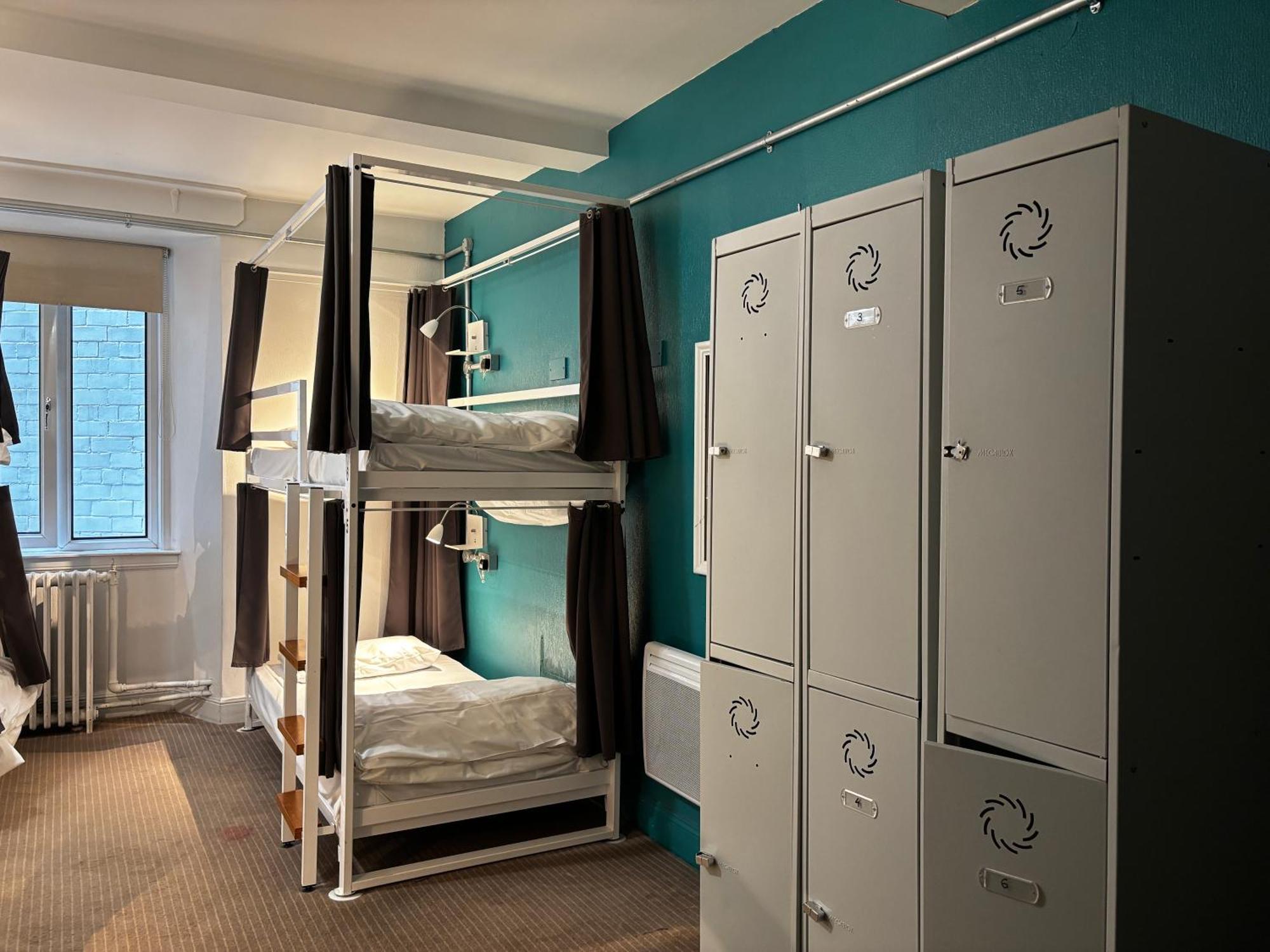 Bed 6-Bed Male Dorm Ensuite