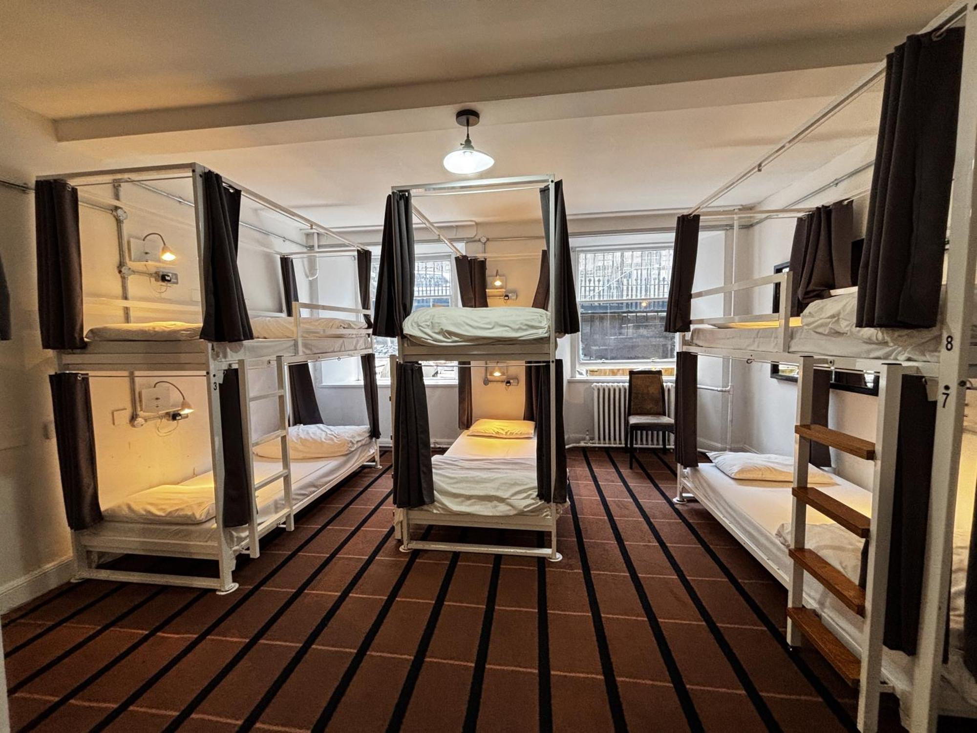 Bed 8-Bed Mixed Dorm Ensuite