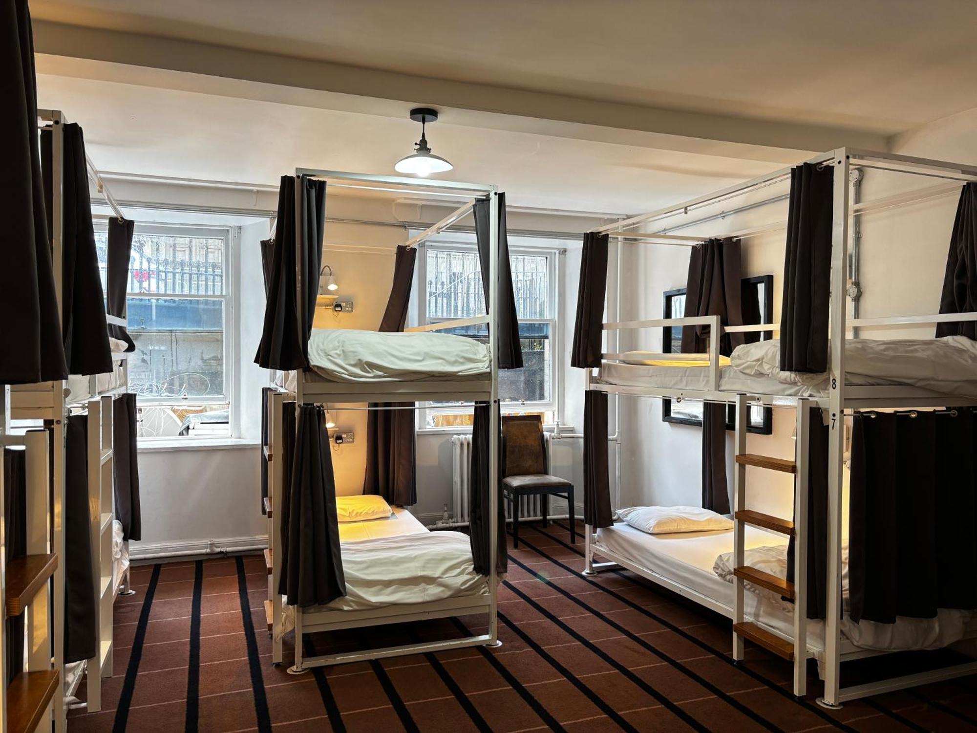 Bed 8-Bed Mixed Dorm Ensuite