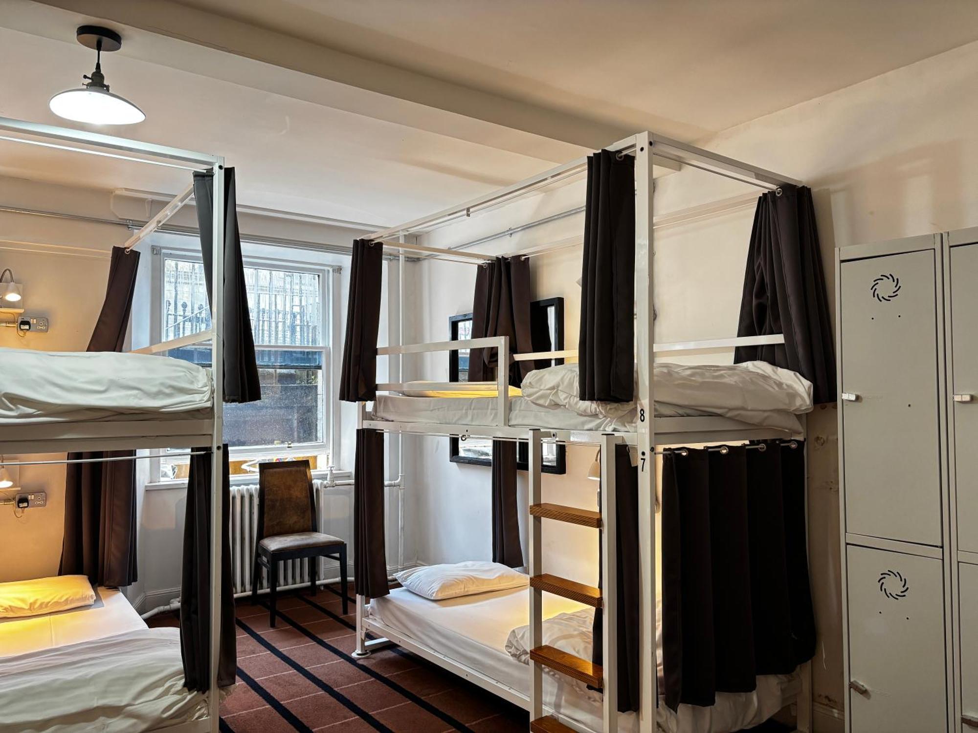 Bed 8-Bed Mixed Dorm Ensuite
