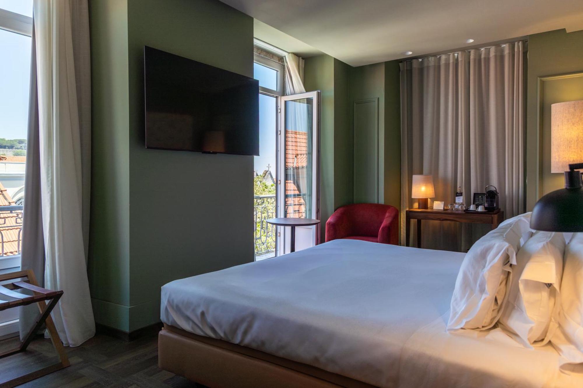Double or Twin Deluxe Room River or Castle View