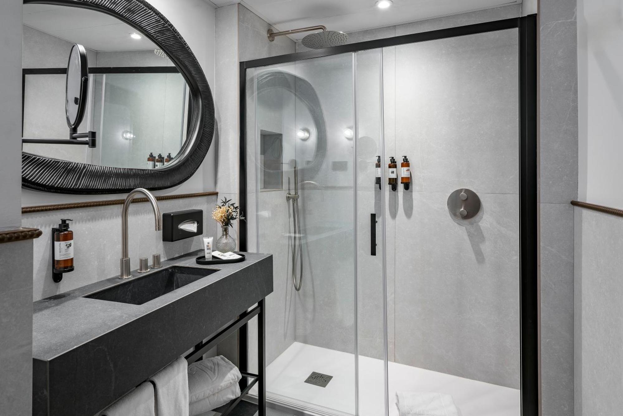 Vincci Room