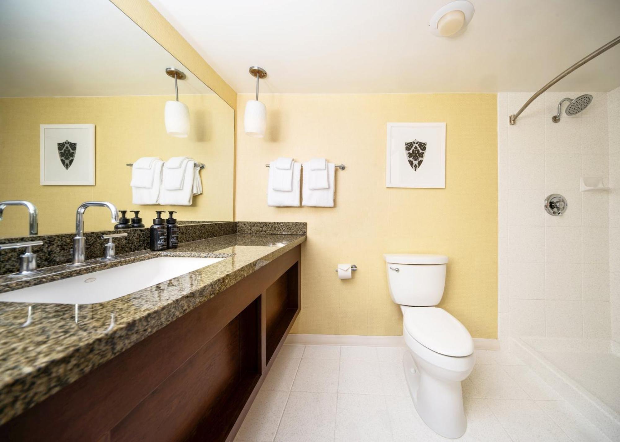 Newly Renovated Resort Tower King,1698880702:JPEG