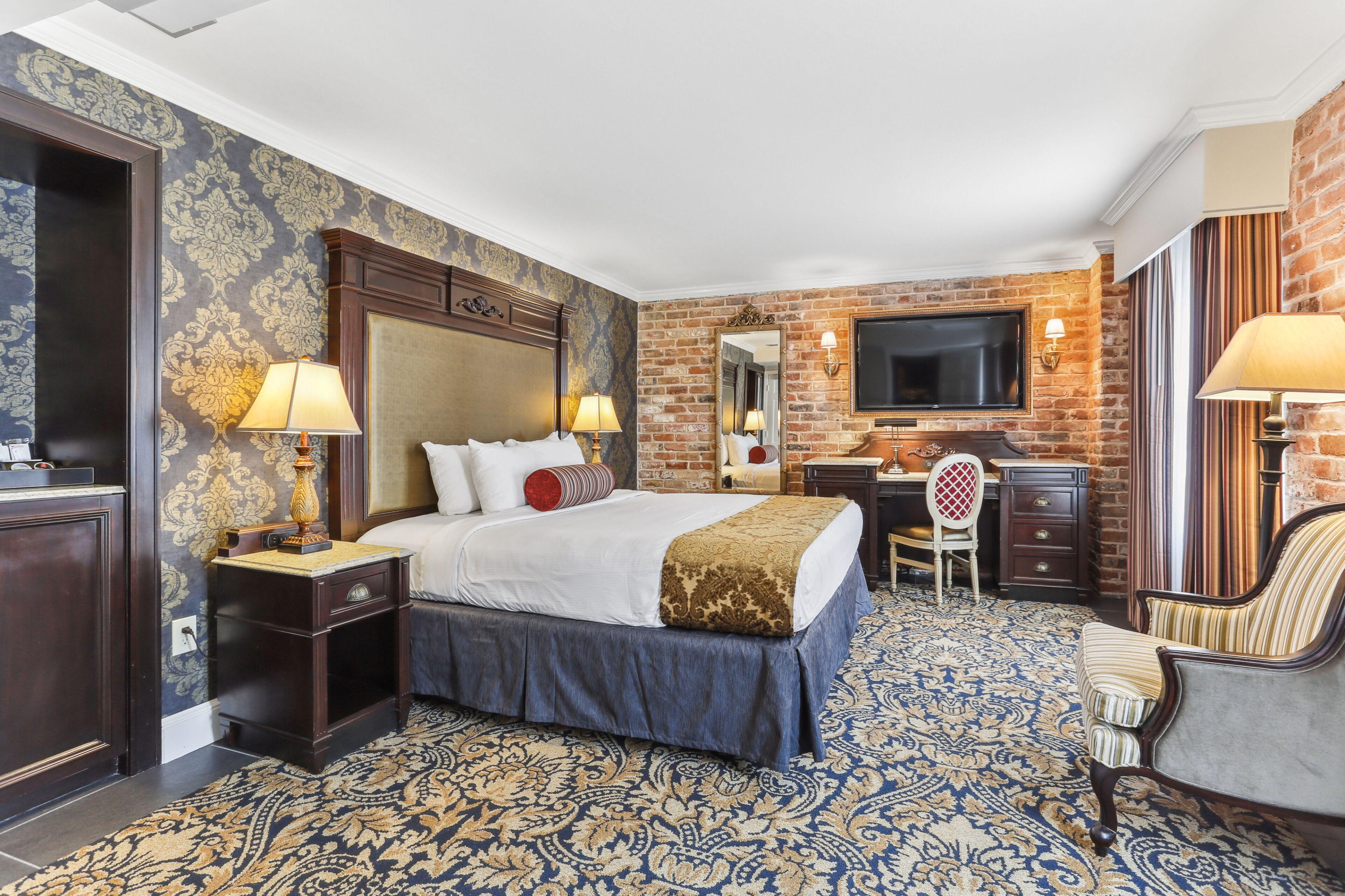 Deluxe Queen Room