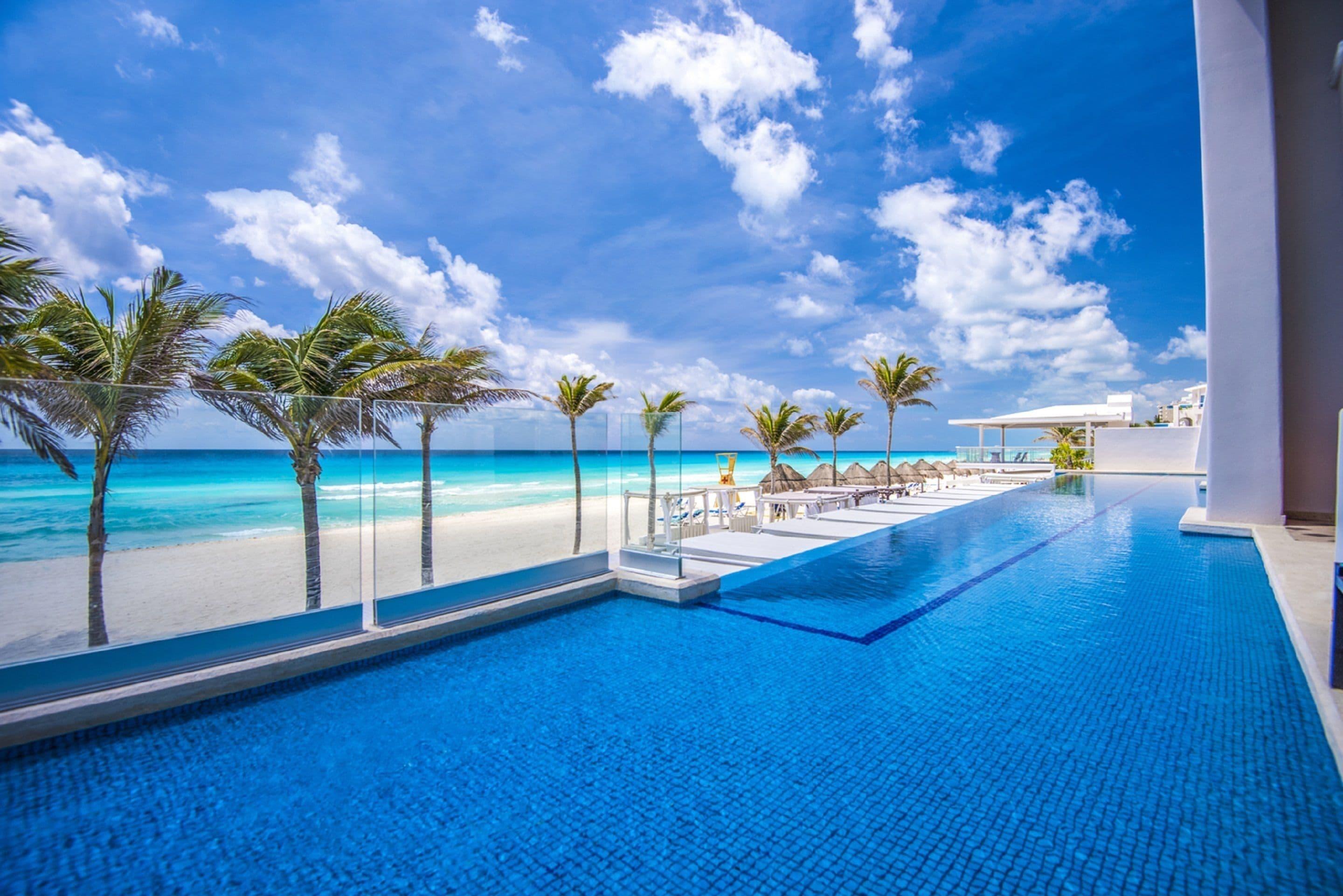 Junior Suite Fronte Spiaggia con 1 Letto King-Size e Accesso Piscina Diretto