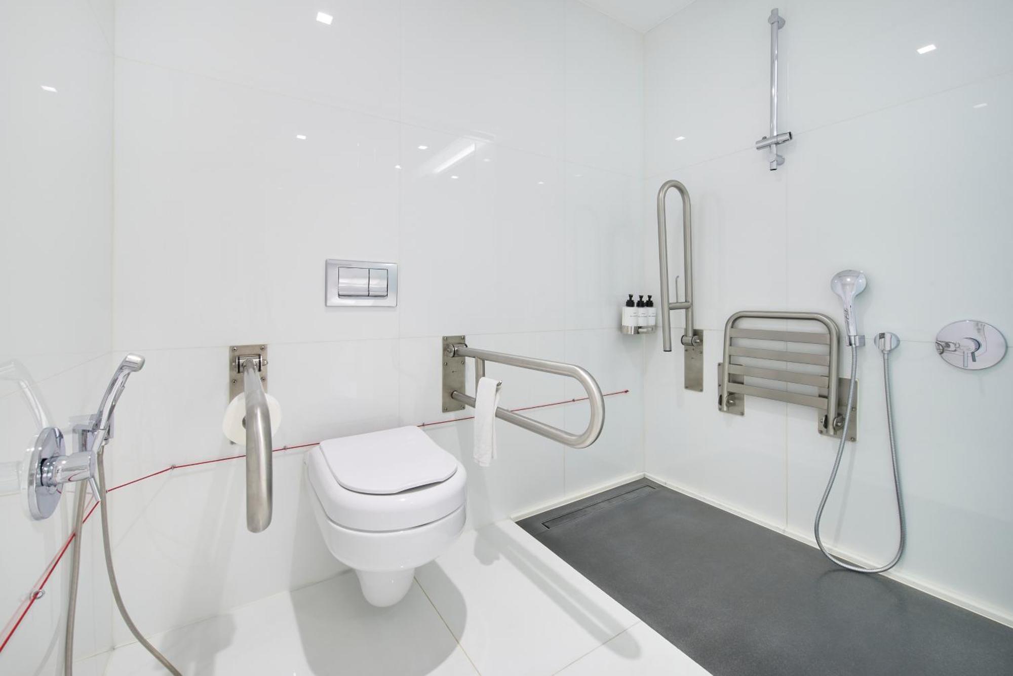 Chambre Lits Jumeaux Classique - Vue sur Jardin - Accessible aux Personnes à Mobilité Réduite