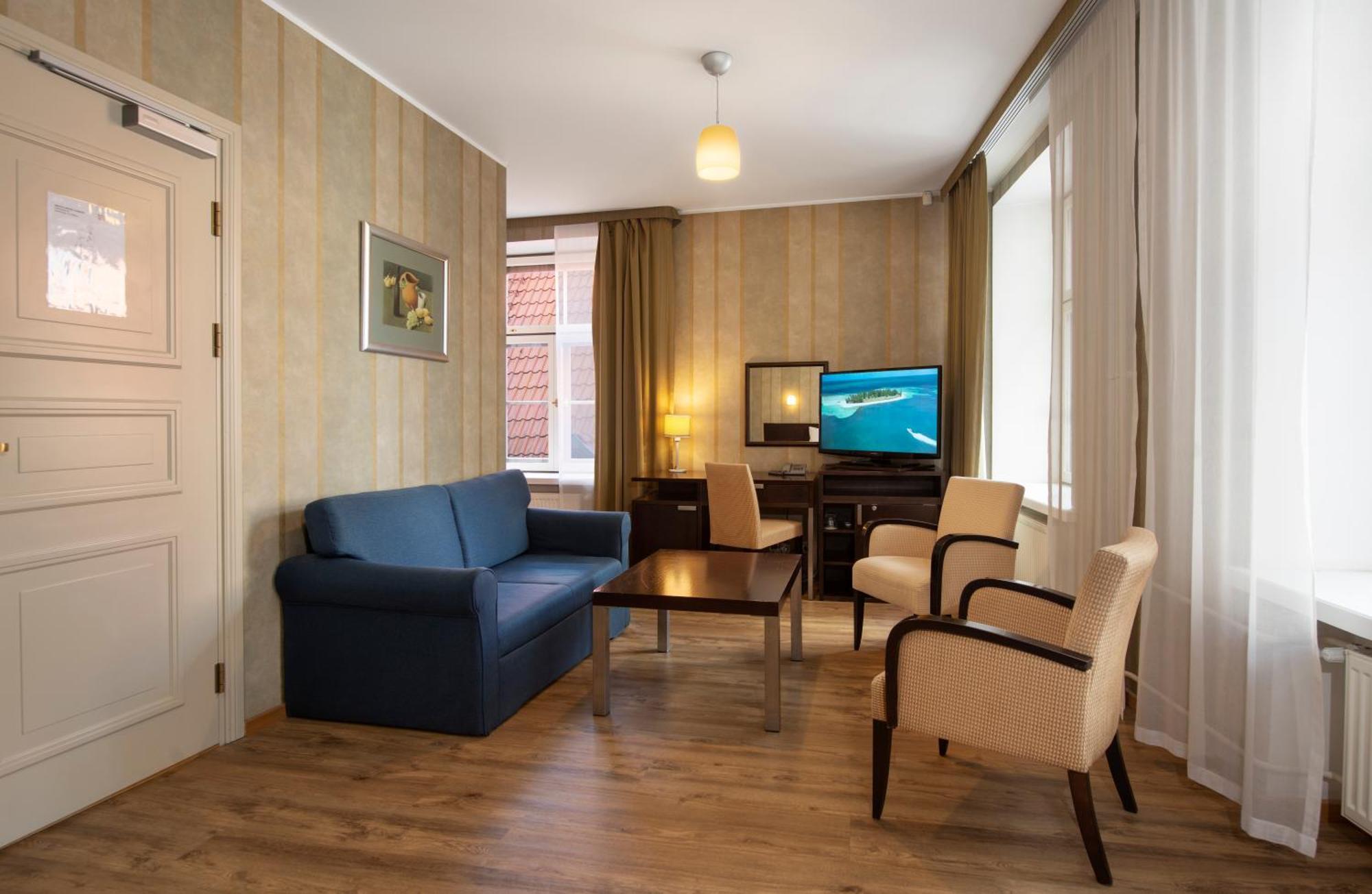Standard Twin Room Classical Side Building