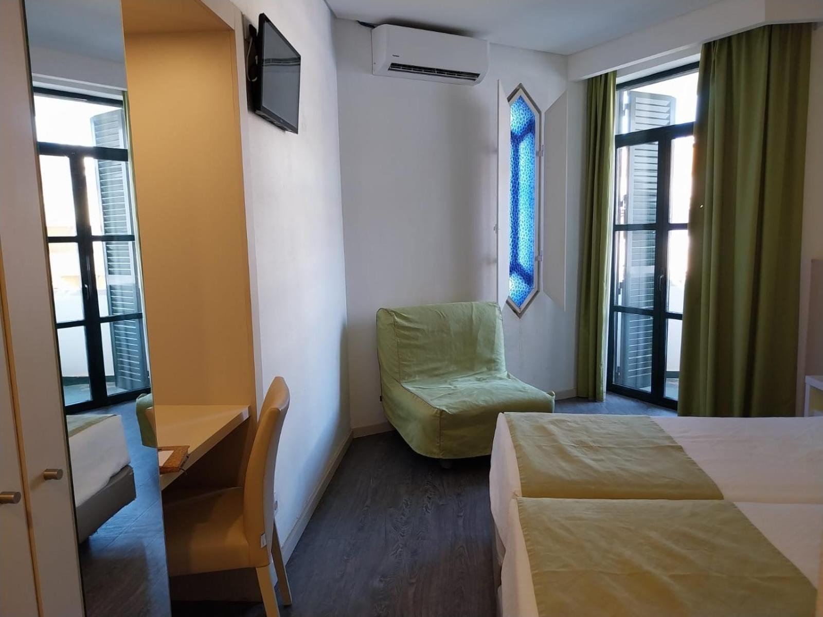 Quarto Twin Standard