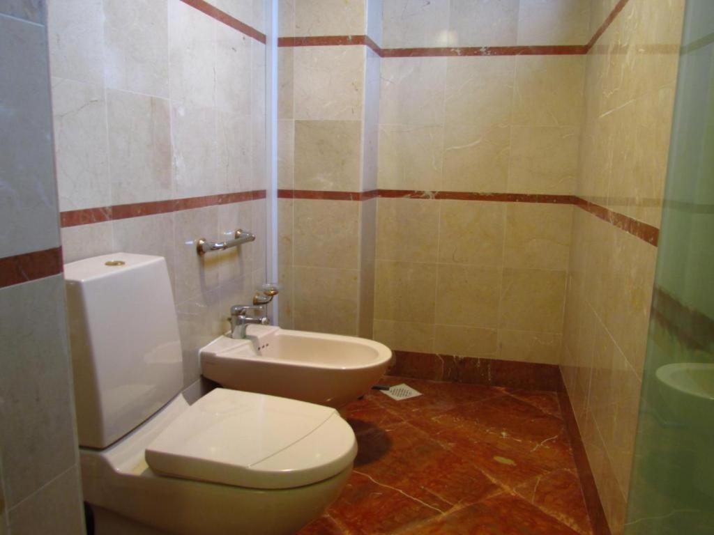 Deluxe One-Bedroom Apartment