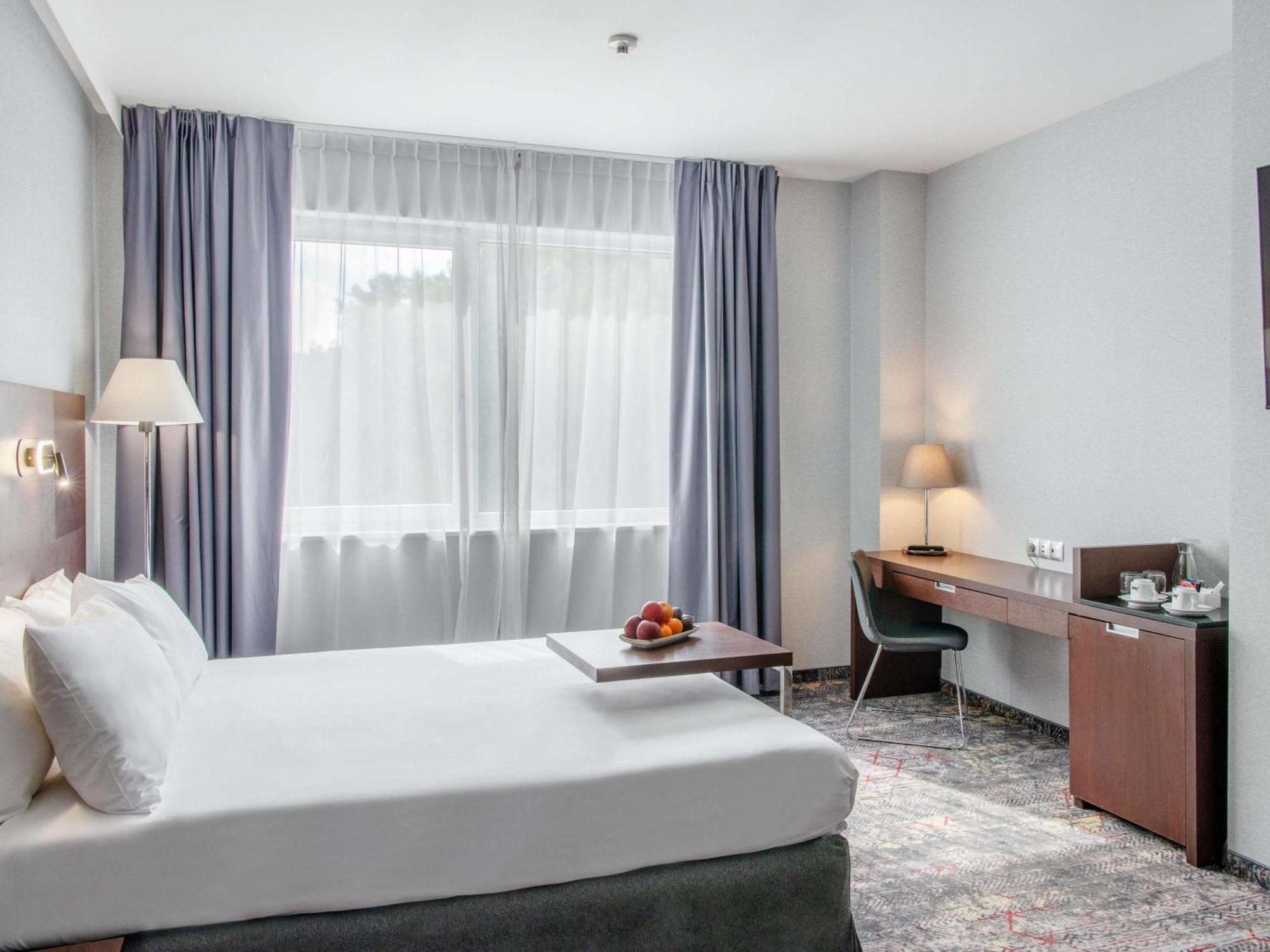 Double Room Queen Bed