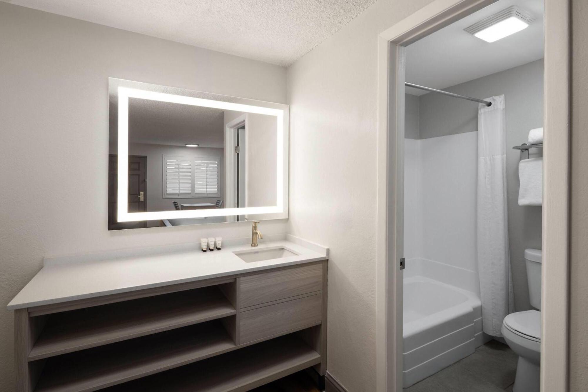 Double Room with Two Double Beds - Non-Smoking