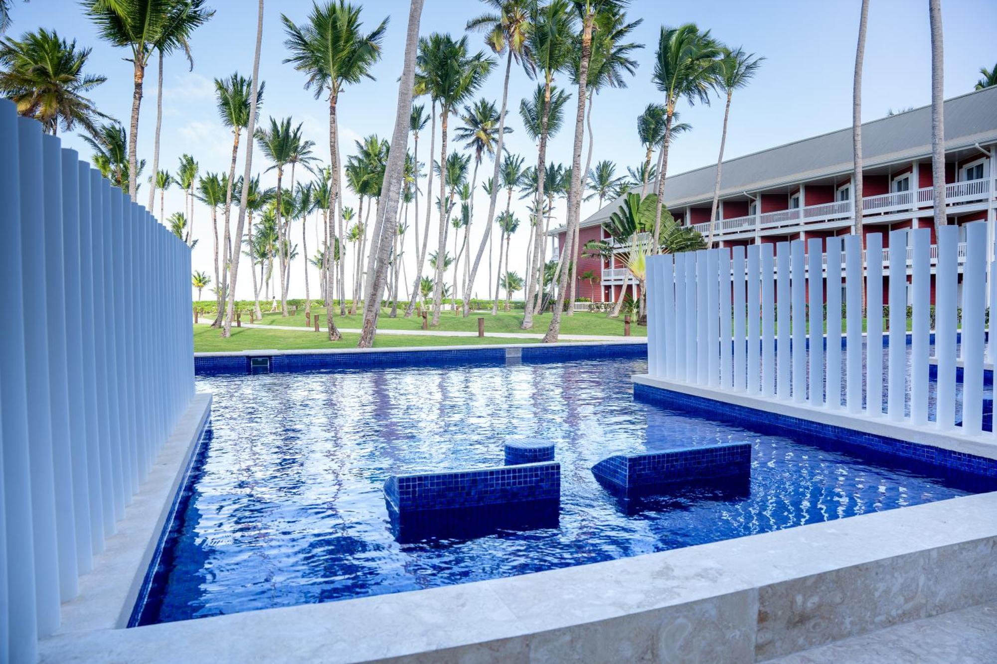 Superior Swim Up Premium Level