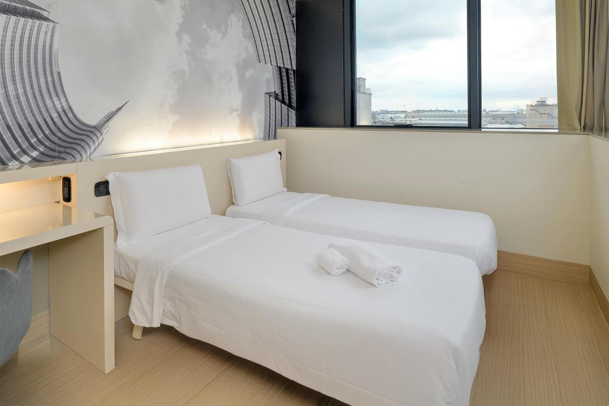 Twin Room,1742874927:JPEG