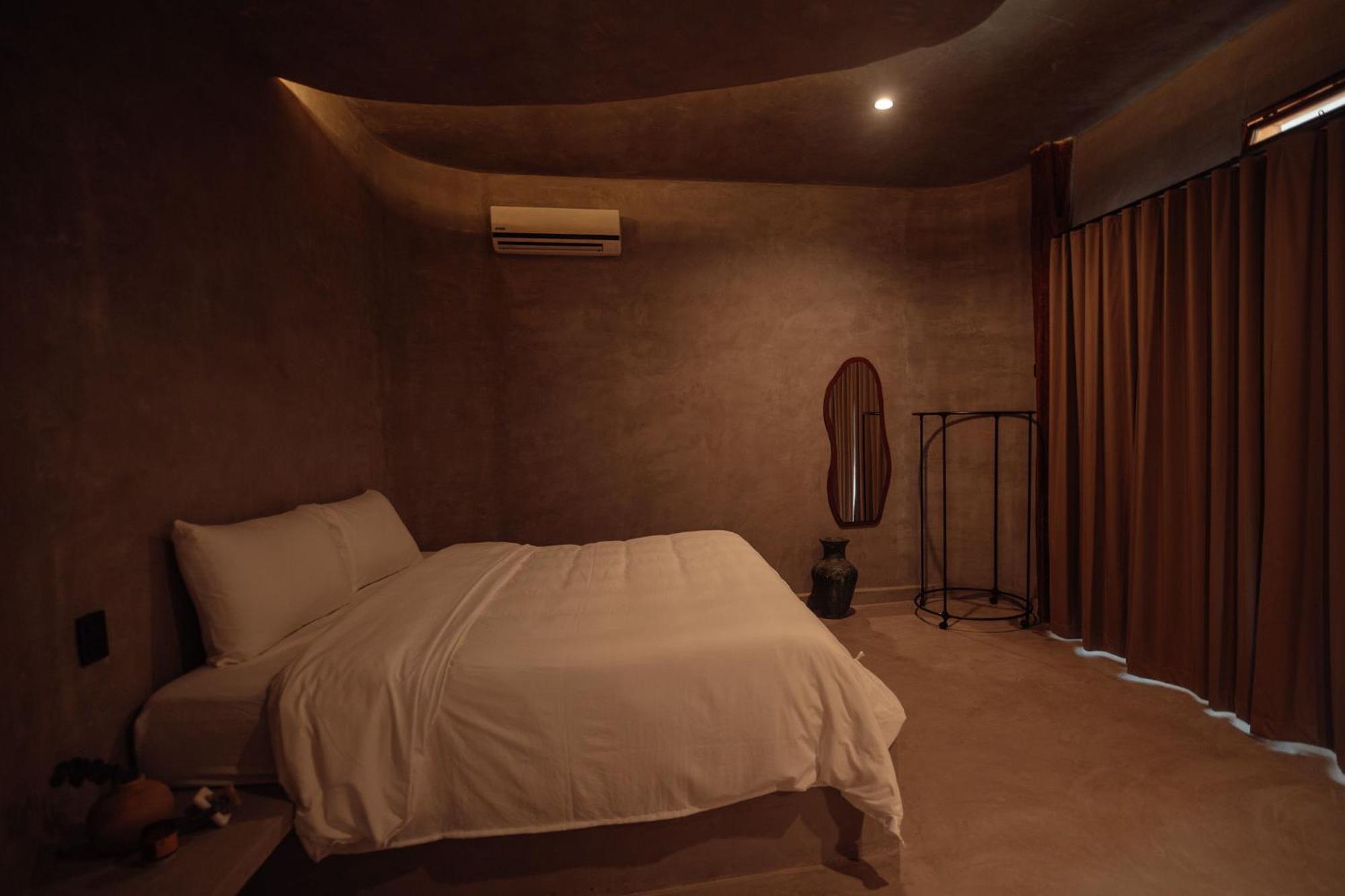Room with King Bed with Private Bathroom,1742905685:JPEG