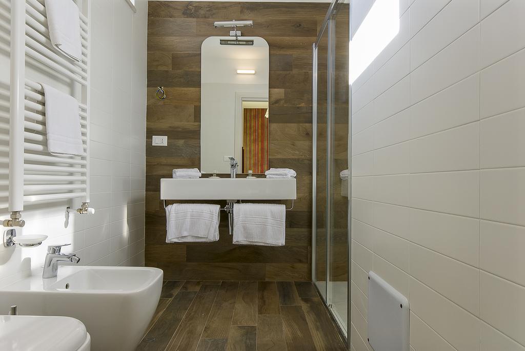 Large Double or Twin Room,174380052:JPEG