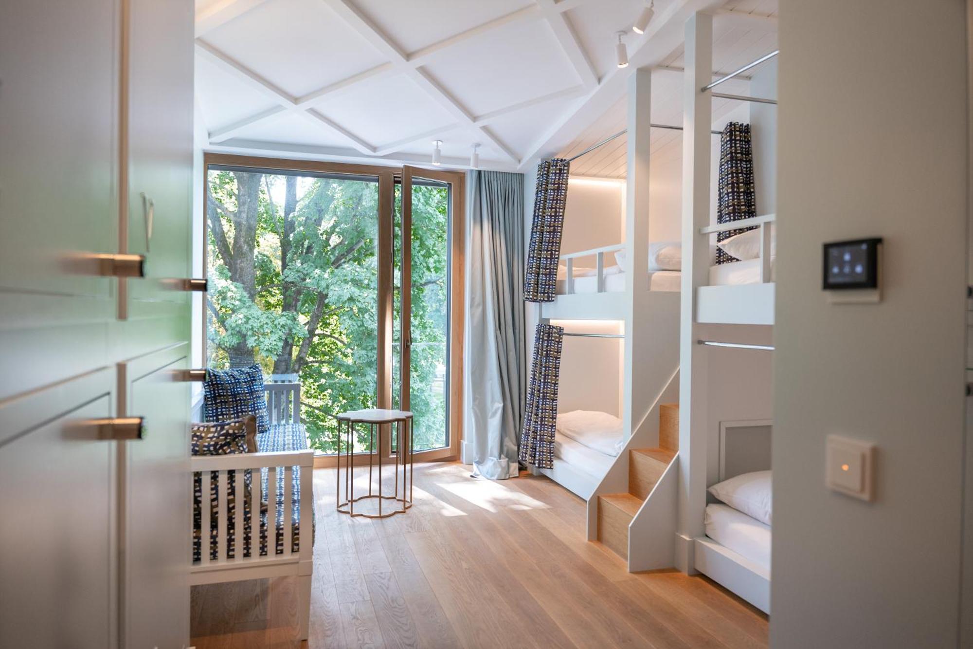 Private 6-Bed Room