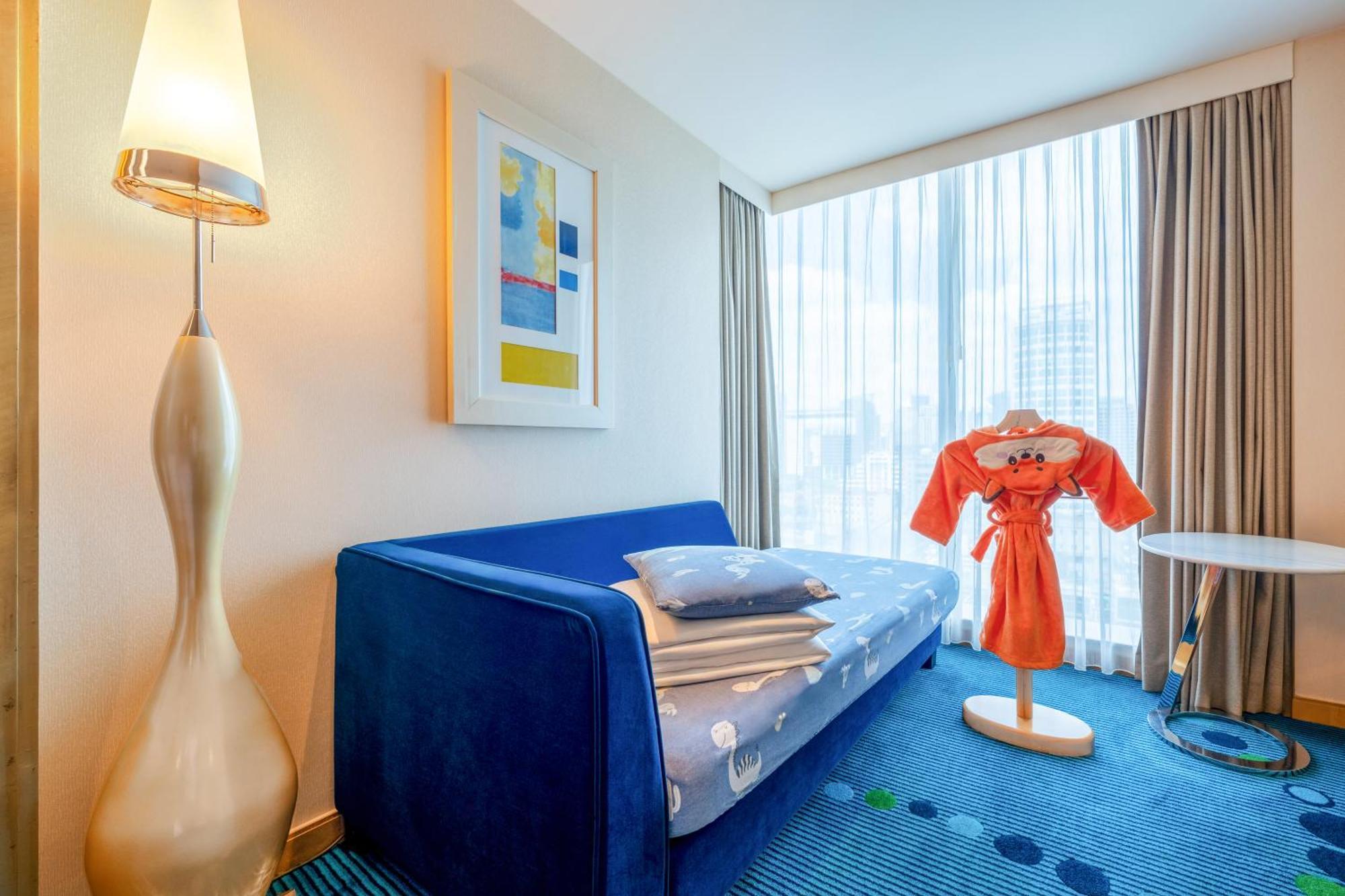 Marriott Squad Family King Room Sofa Bed