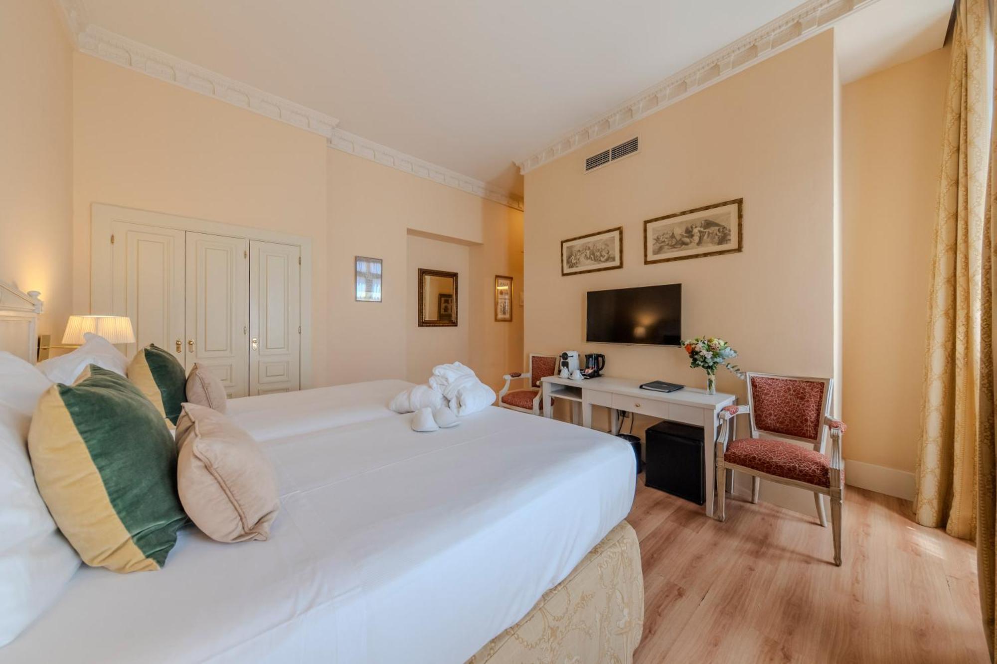 Grand Deluxe Room balcony