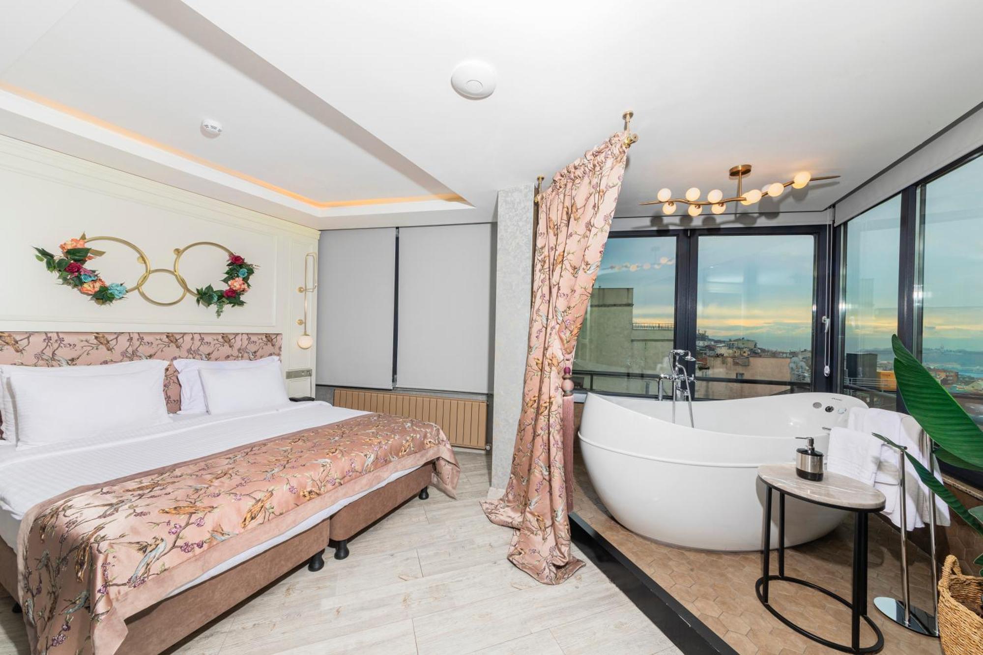 Suite mit Kingsize-Bett und Meerblick