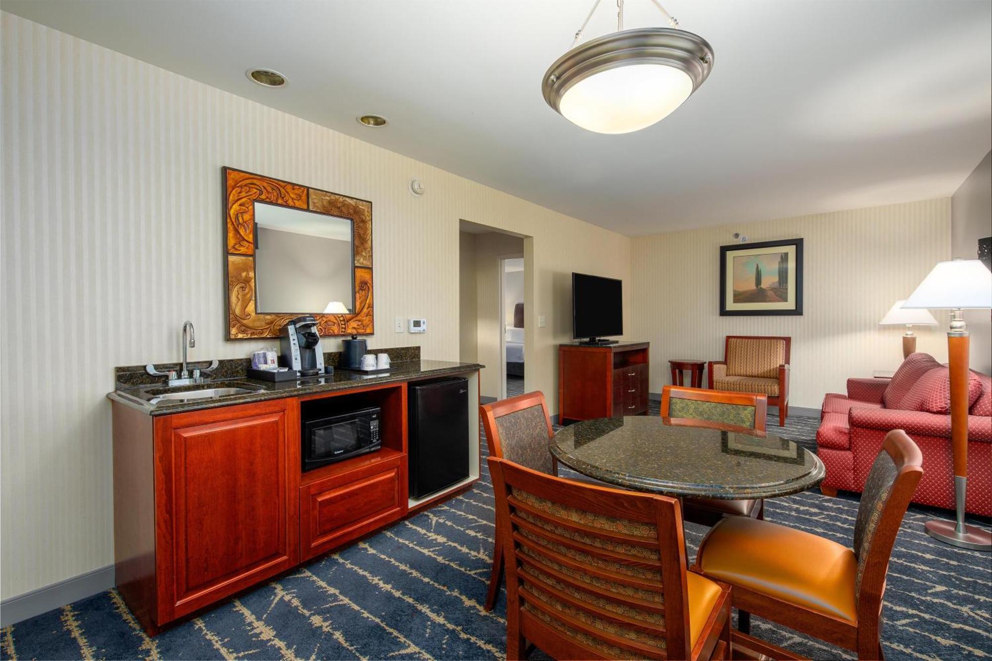 King Suite with Spa Bath - Non-Smoking,1758303117:JPEG