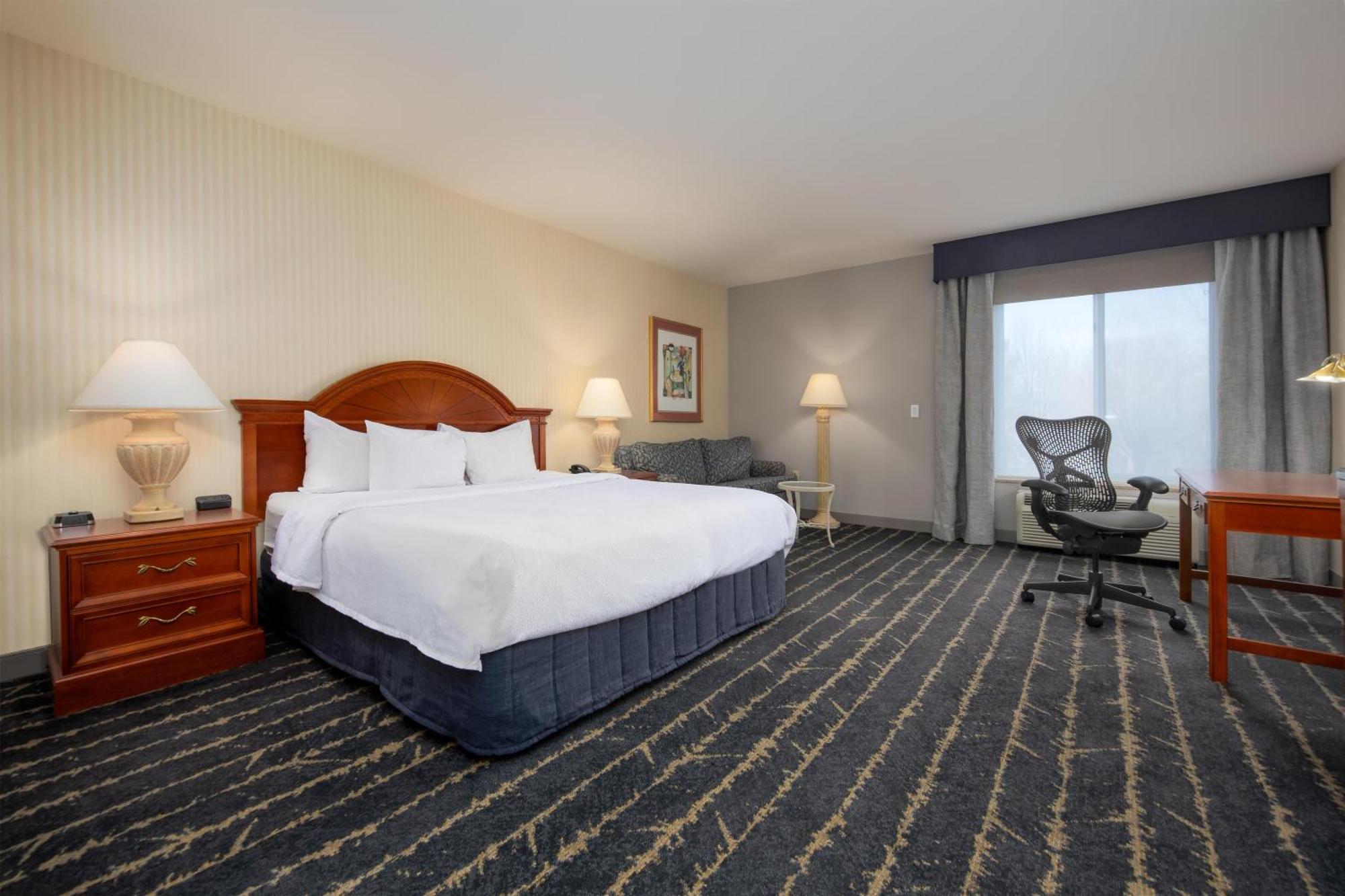 King Room Tub Mobility Hearing Access