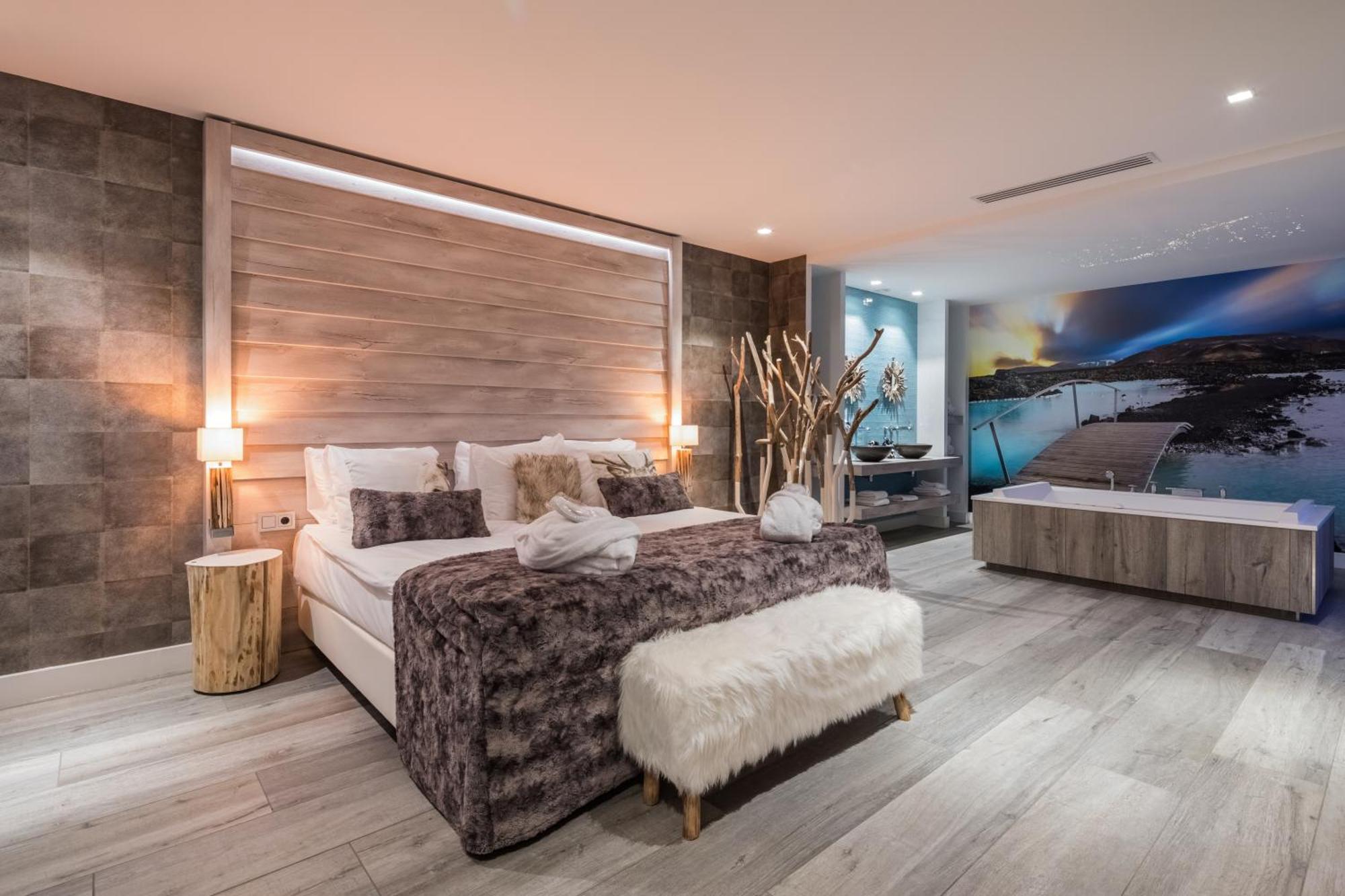 Suite,1758435806:JPEG