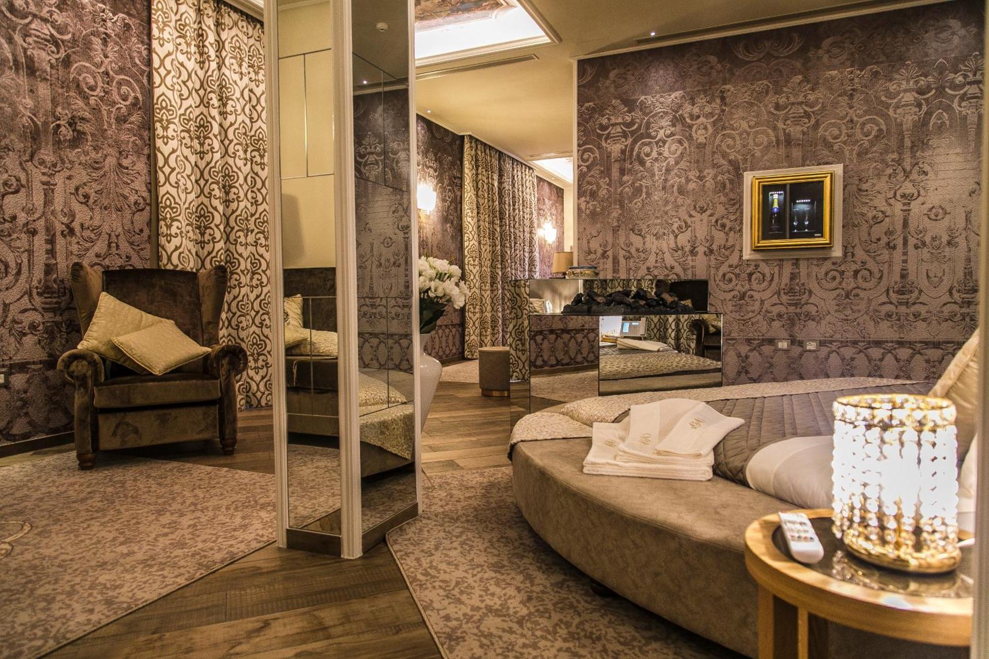 King Suite Spa Bath