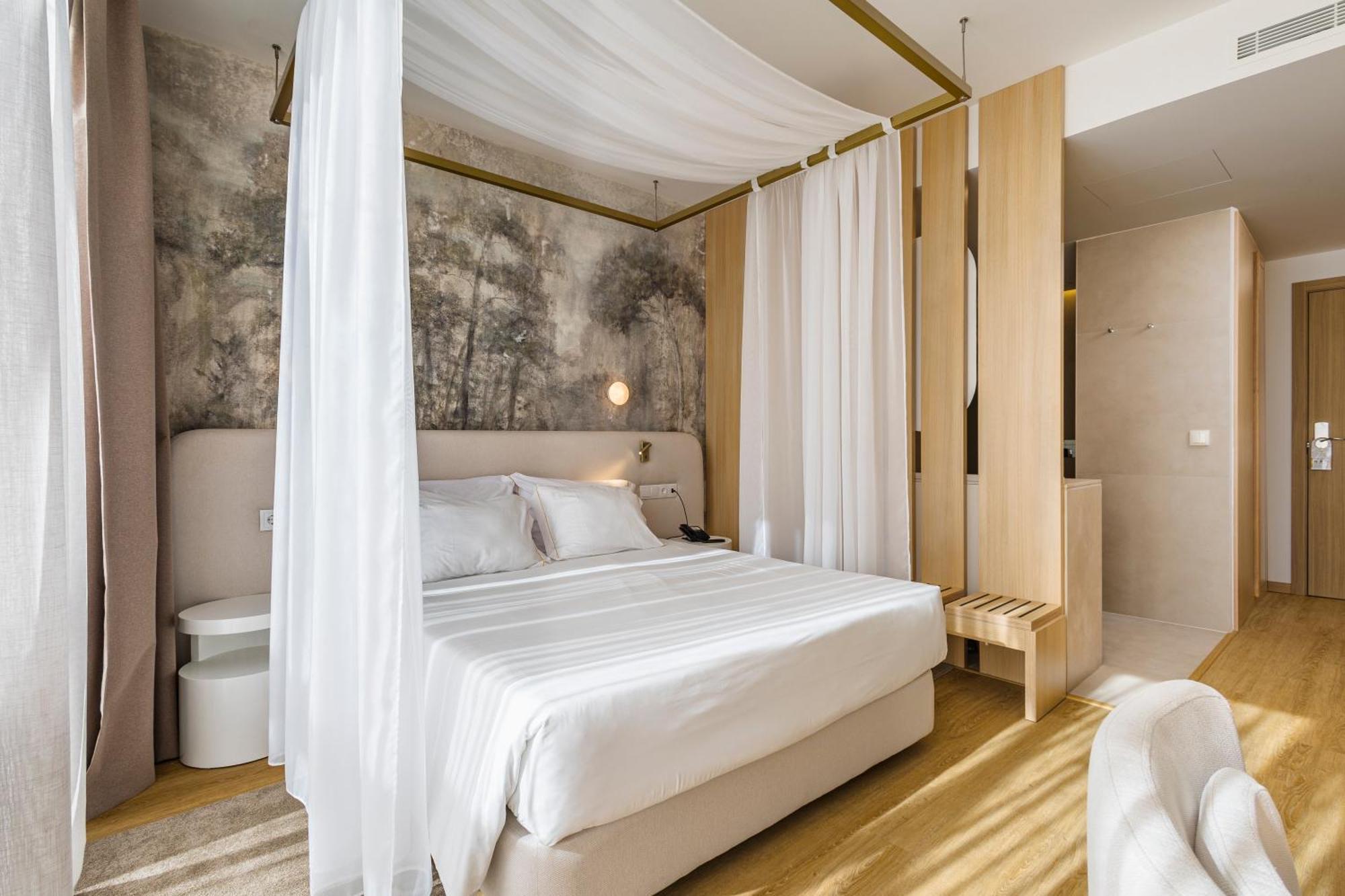 Superior Double or Twin Room Terrace Pool View