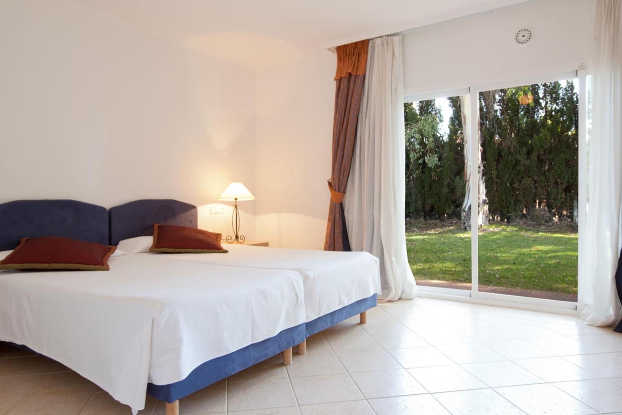 Xtra 3 Bedrooms Beach House with Garden,1765801143:JPEG