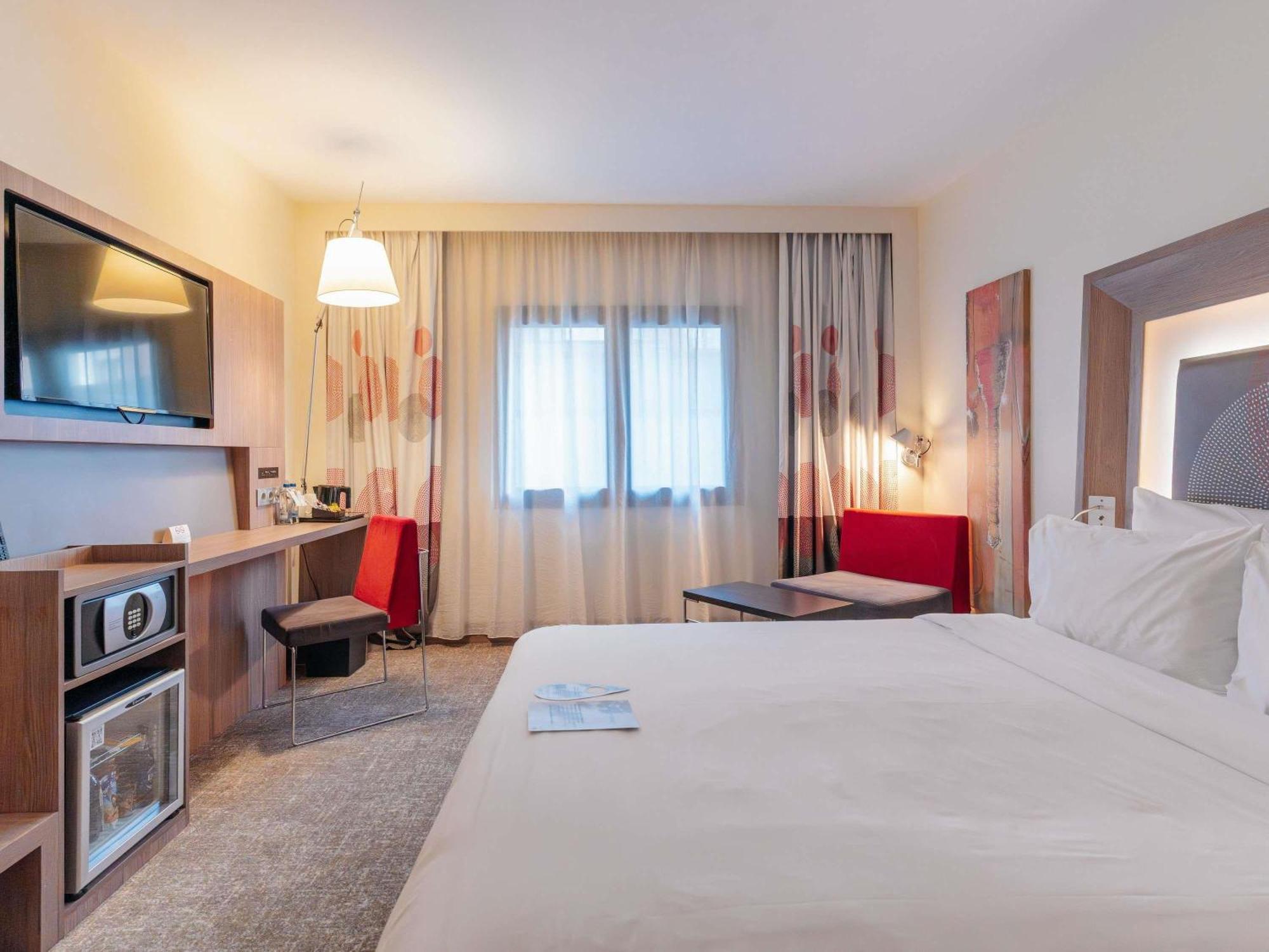 Superior Room Queen Bed Accessible