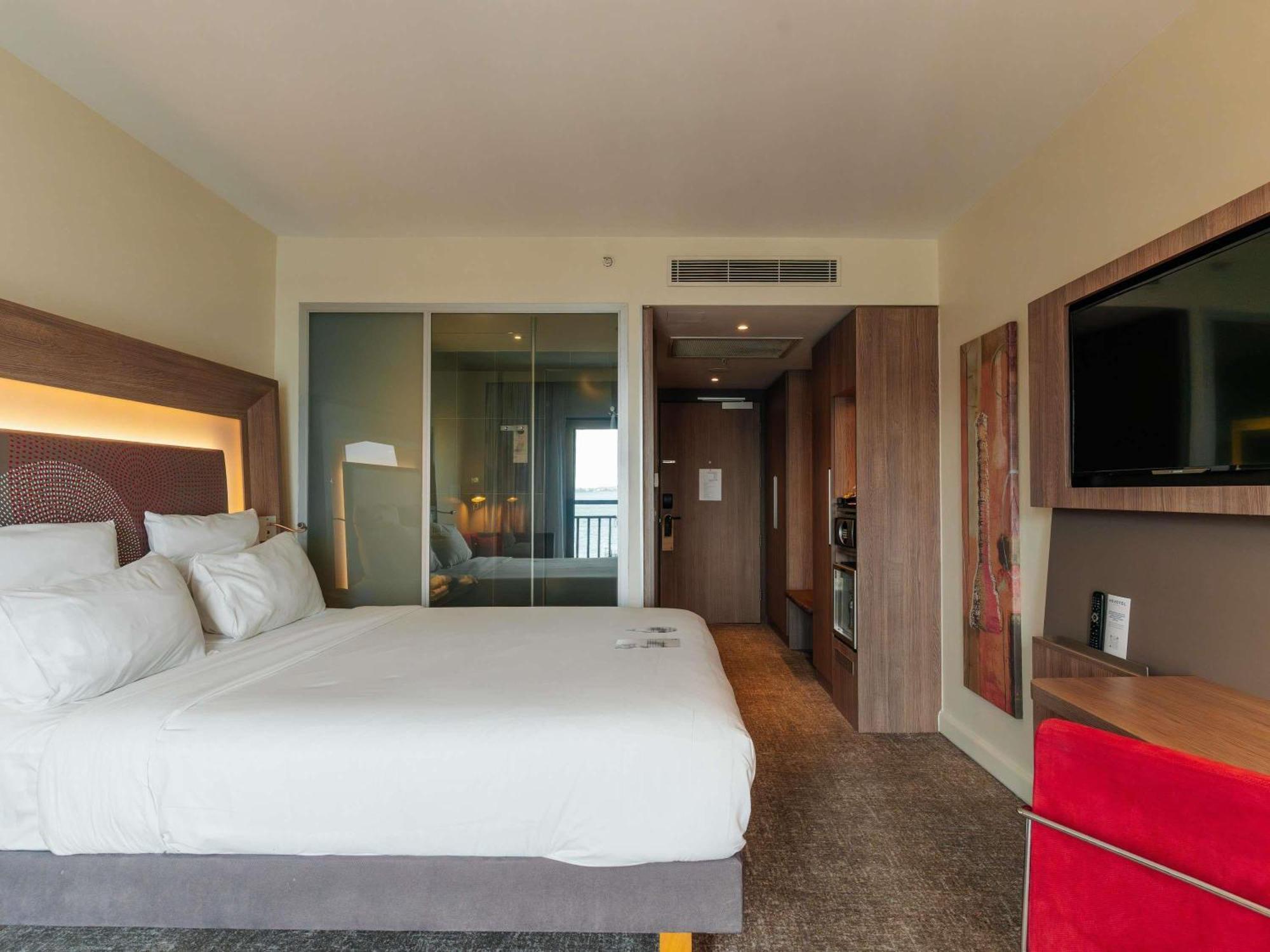 Executive Queen Room Sofa Bed Sea View