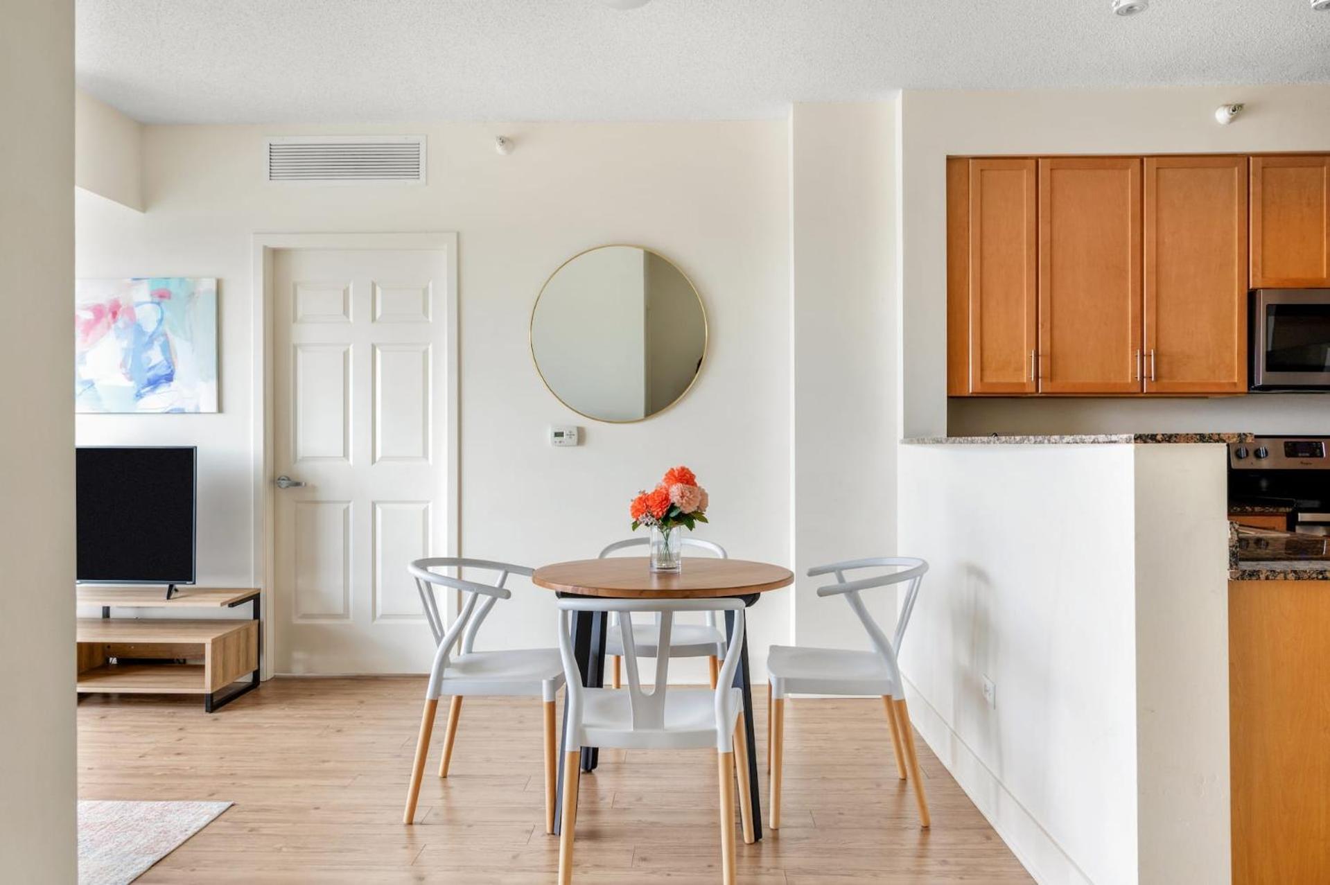 Deluxe One-Bedroom Apartment Self Check Virtual Front Desk