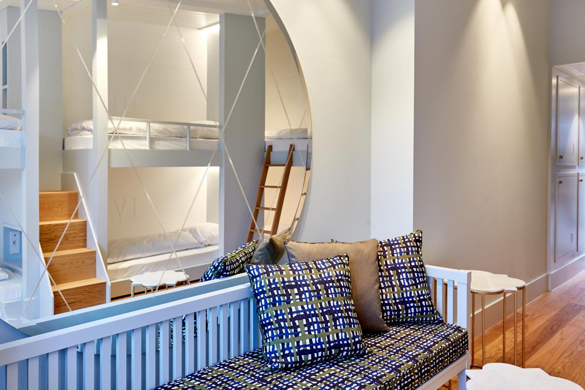 Private 6-Bed Room