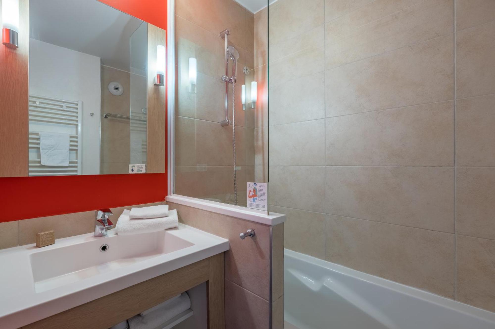 One-Bedroom Apartment with balcony (4 People)