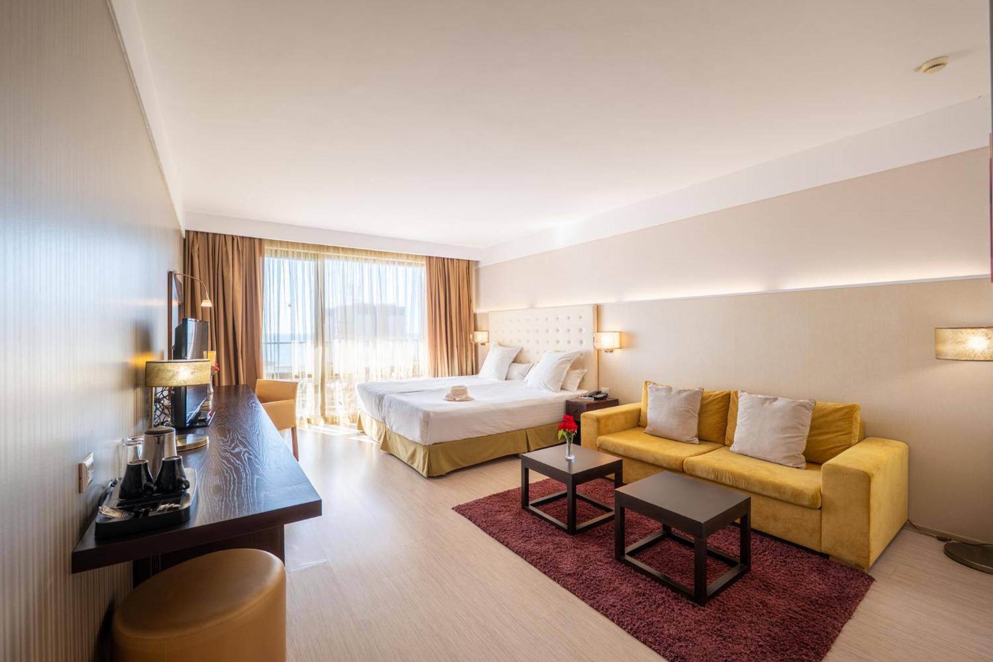 Quarto Duplo Deluxe (2 Adultos + 2 Crianças)
