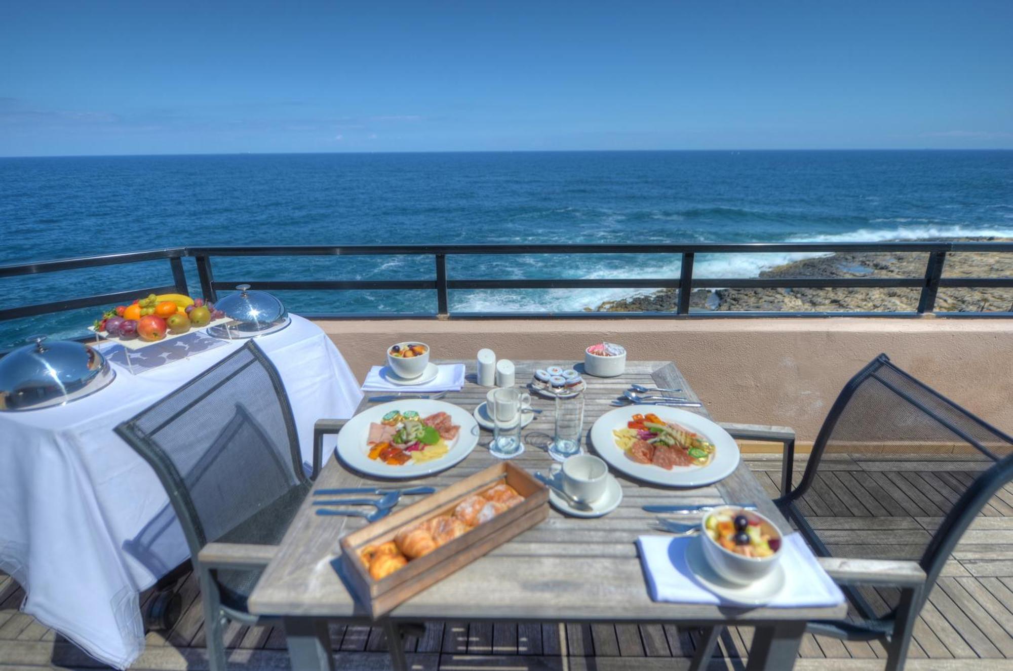 Suíte Superior com Terraço e Vista do Mar