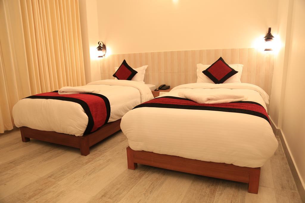 Deluxe Room Mountain or City View