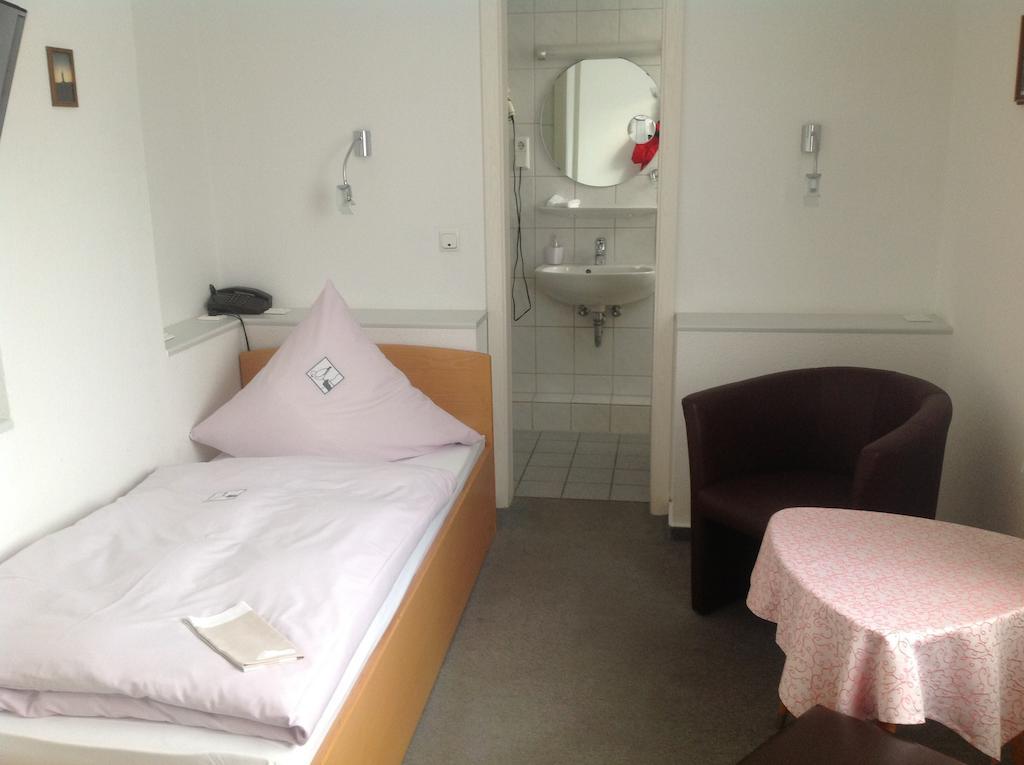 Single Room,245498969:JPEG