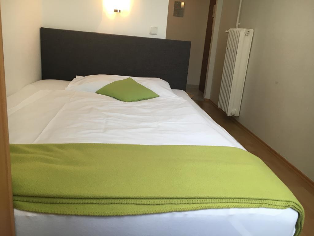 Standard Queen Room,256194417:JPEG