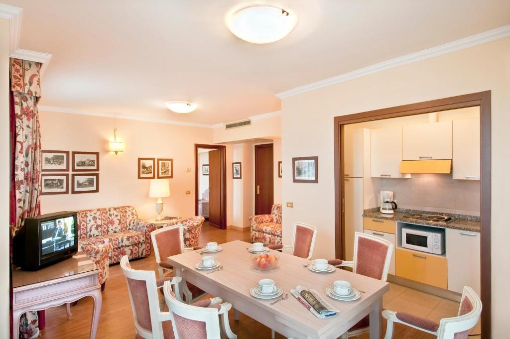Three-Bedroom Apartment Lake View