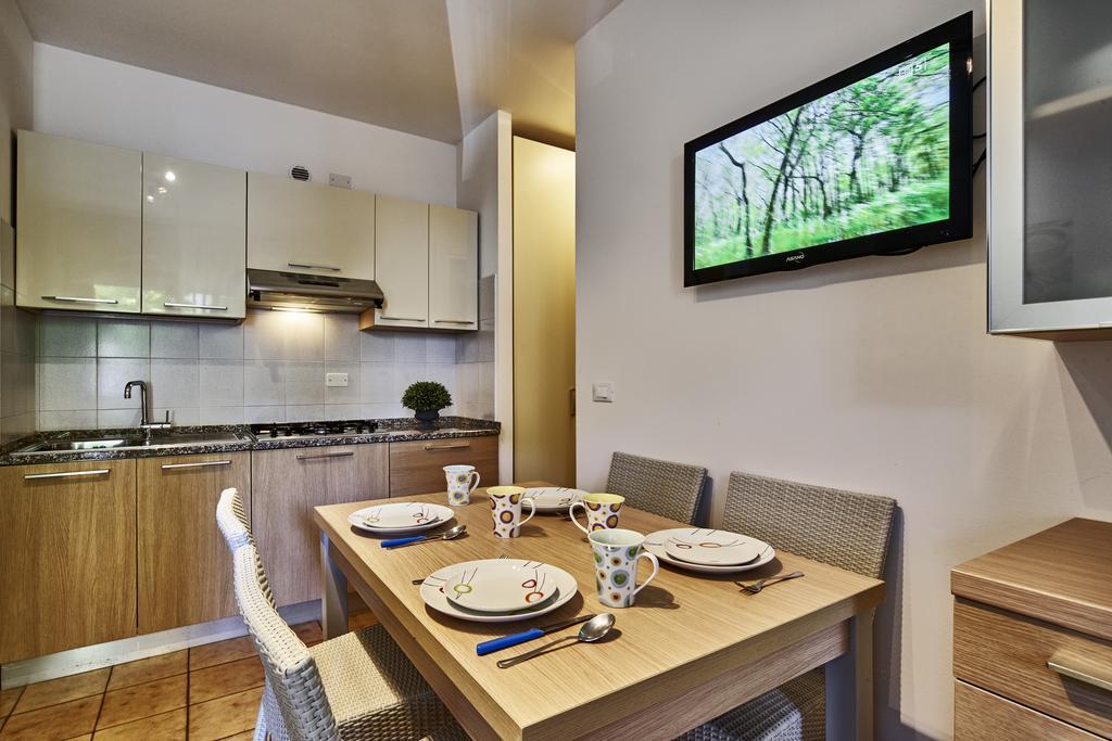 Superior One-Bedroom Apartment Balcony,272964949:JPEG