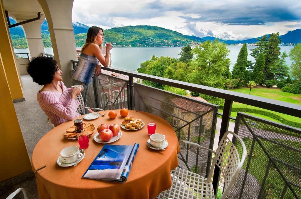 Three-Bedroom Apartment Lake View