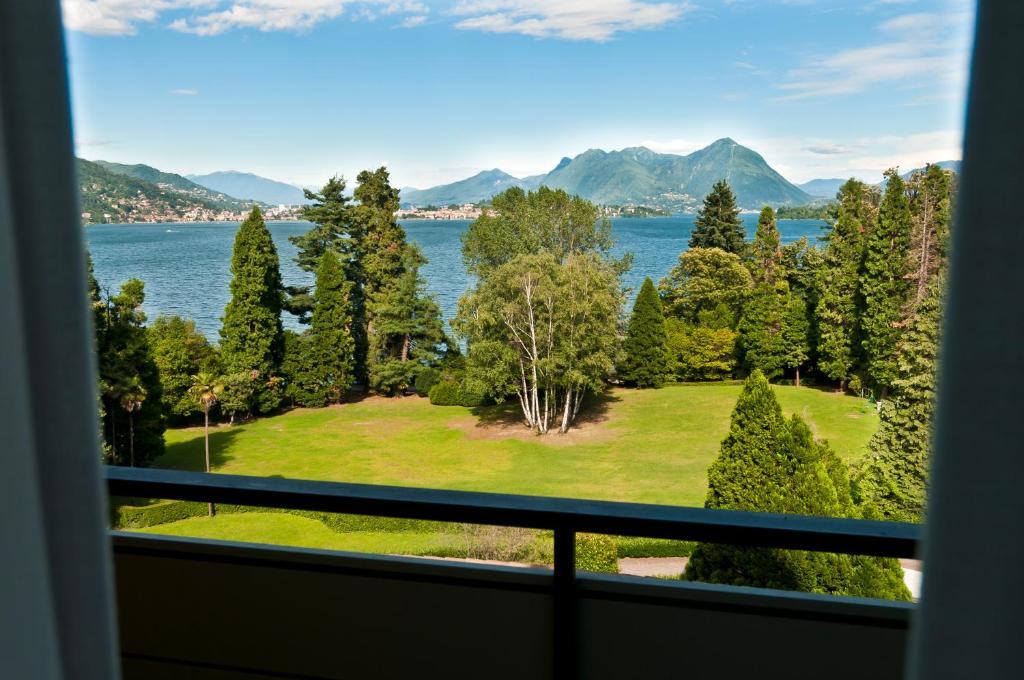 Three-Bedroom Apartment Lake View
