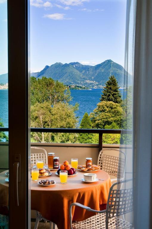 Three-Bedroom Apartment Lake View